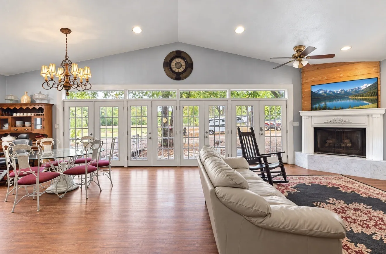 Single Family Residence For Sale in Hunt County , 2757 Lancer Road, Greenville, Texas 75401, 4 Bedroom, 3 Bathroom, Garage spaces, 4,196 Sqft, built in 1975, mls#21401252, Real Estate Agent in Greenville, Homes For Sale in Hunt county, Homes For Sale in Greenville, Realtor in Greenville Texas, Real Estate Brokerage Independent Realty Texas, Luminita Cordes Realtor