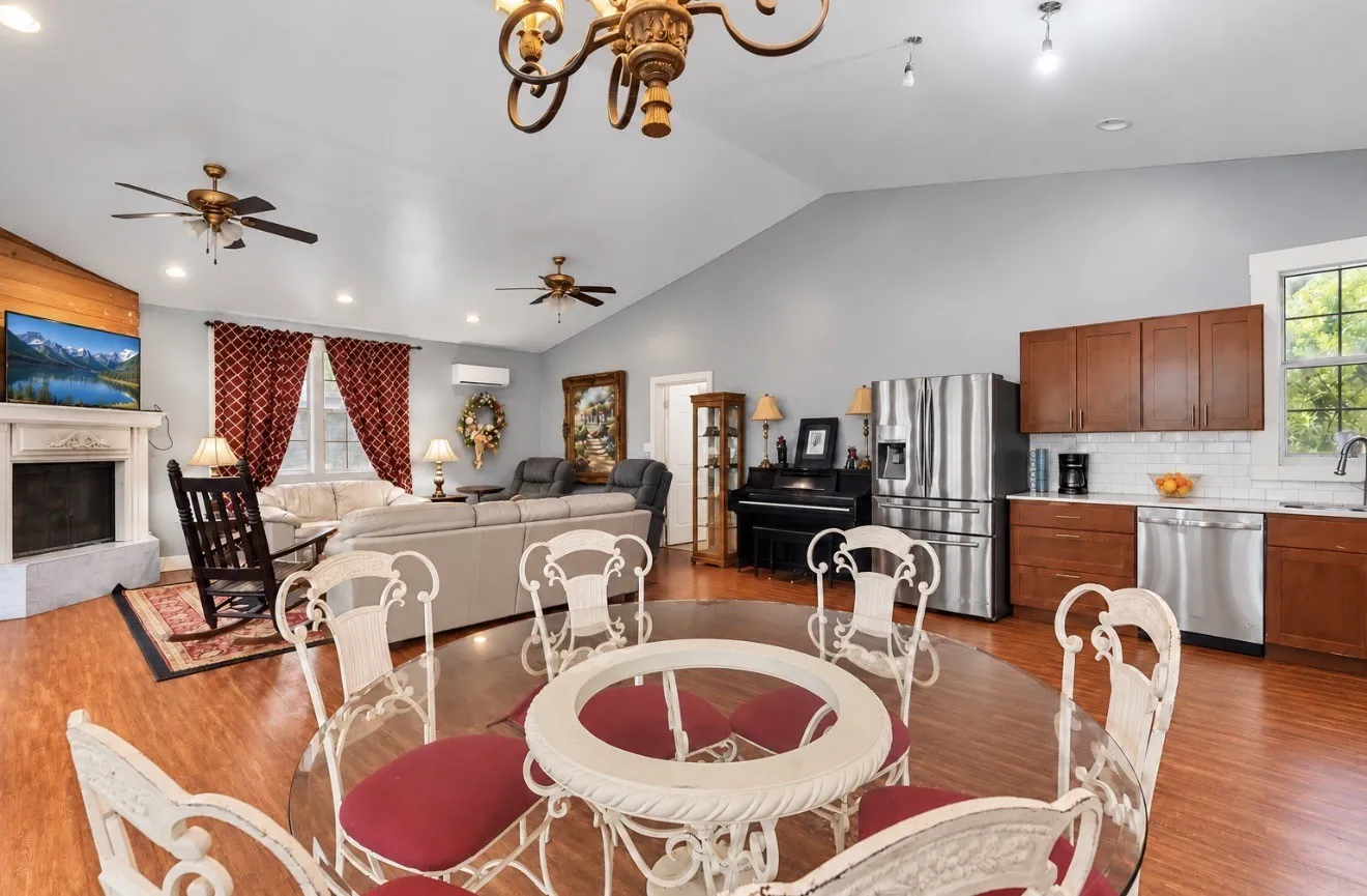 Single Family Residence For Sale in Hunt County , 2757 Lancer Road, Greenville, Texas 75401, 4 Bedroom, 3 Bathroom, Garage spaces, 4,196 Sqft, built in 1975, mls#21401252, Real Estate Agent in Greenville, Homes For Sale in Hunt county, Homes For Sale in Greenville, Realtor in Greenville Texas, Real Estate Brokerage Independent Realty Texas, Luminita Cordes Realtor