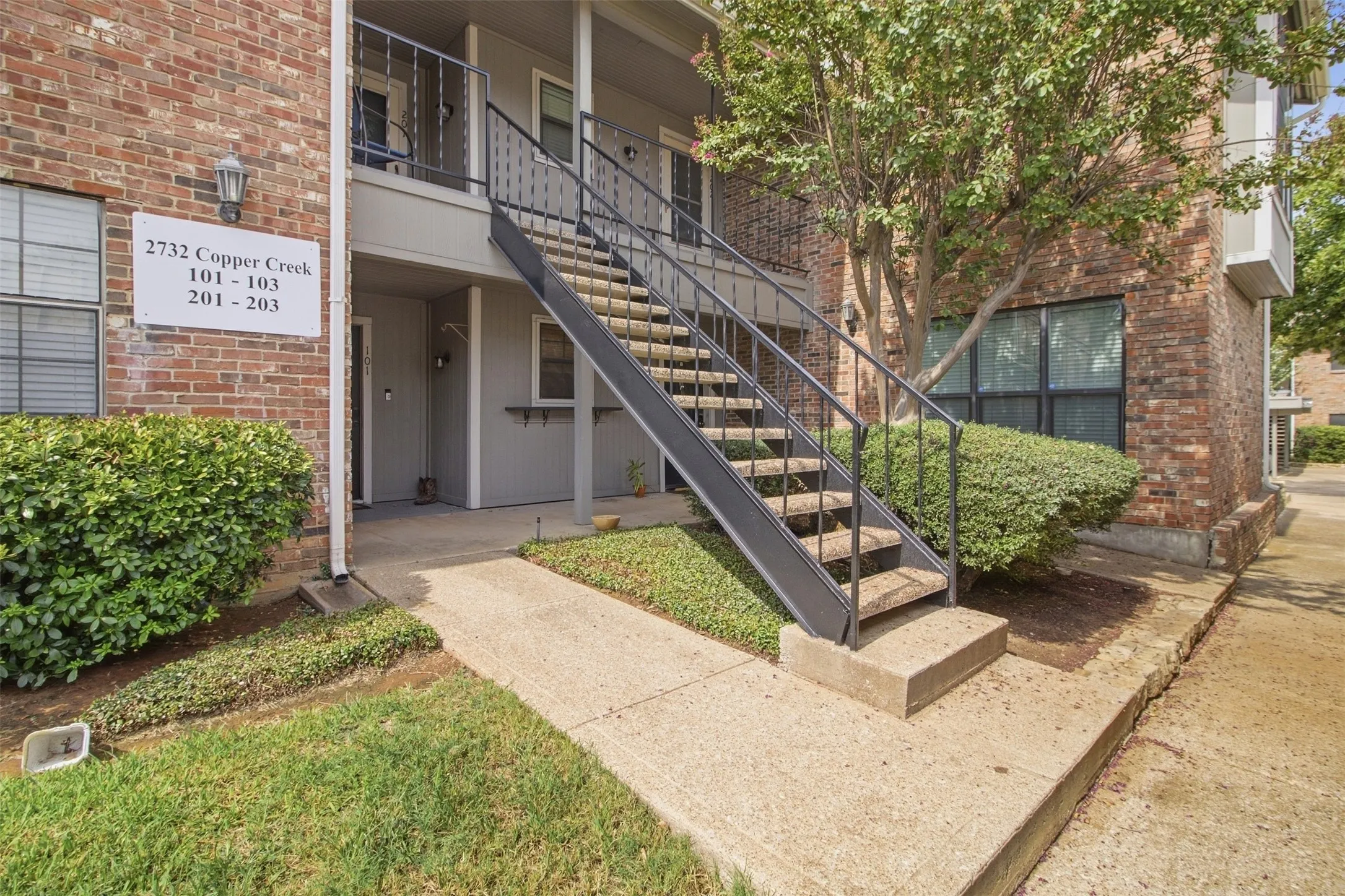 Condominium For Rent in Tarrant County , 2732 Copper Creek Drive 202, Arlington, Texas 76006, 2 Bedroom, 2 Bathroom, Garage spaces, 952 Sqft, built in 1983, mls#21401209, Real Estate Agent in Arlington, Homes For Rent in Tarrant county, Homes For Rent in Arlington, Realtor in Arlington Texas, Real Estate Brokerage Independent Realty Texas, Luminita Cordes Realtor