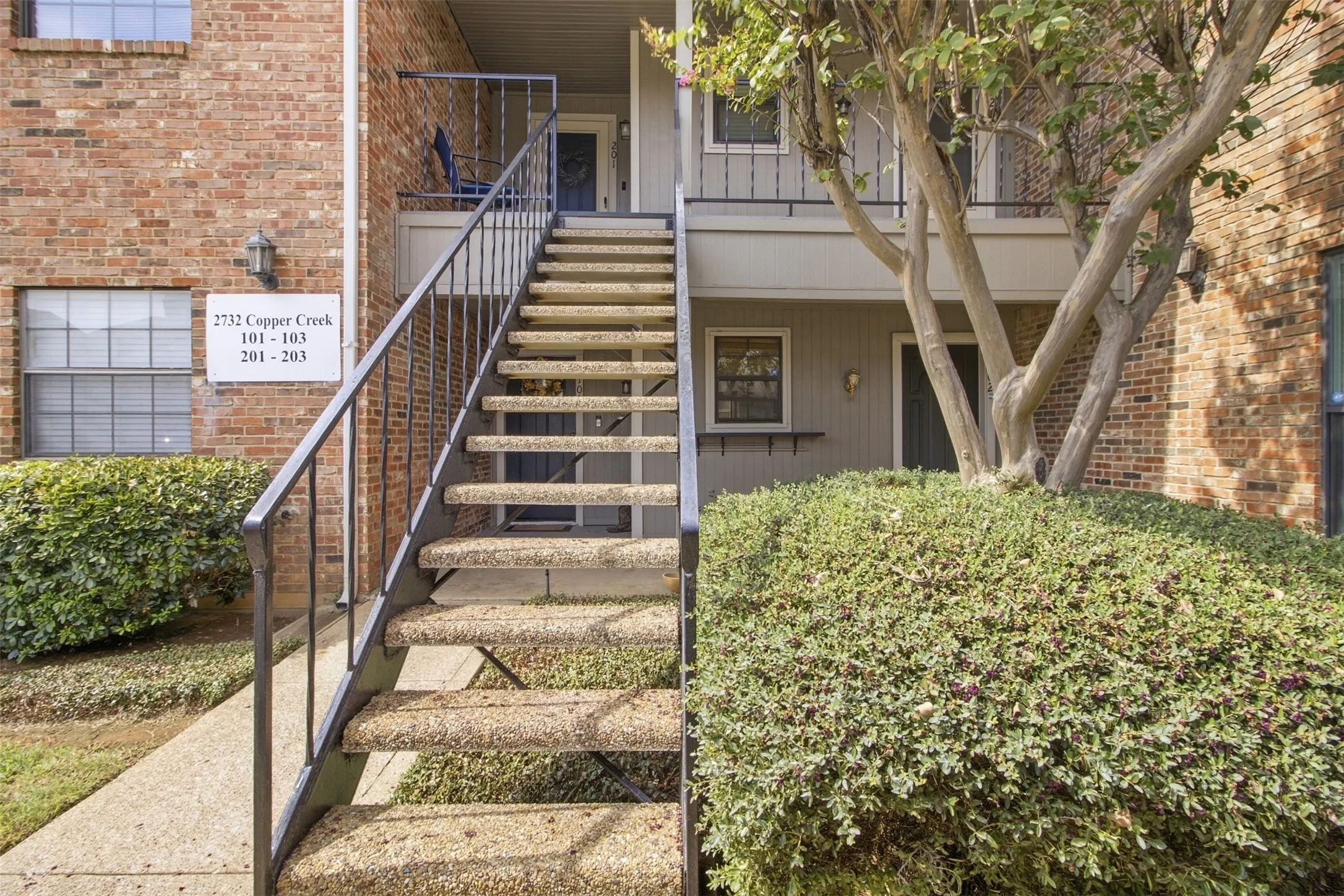 Condominium For Rent in Tarrant County , 2732 Copper Creek Drive 202, Arlington, Texas 76006, 2 Bedroom, 2 Bathroom, Garage spaces, 952 Sqft, built in 1983, mls#21401209, Real Estate Agent in Arlington, Homes For Rent in Tarrant county, Homes For Rent in Arlington, Realtor in Arlington Texas, Real Estate Brokerage Independent Realty Texas, Luminita Cordes Realtor
