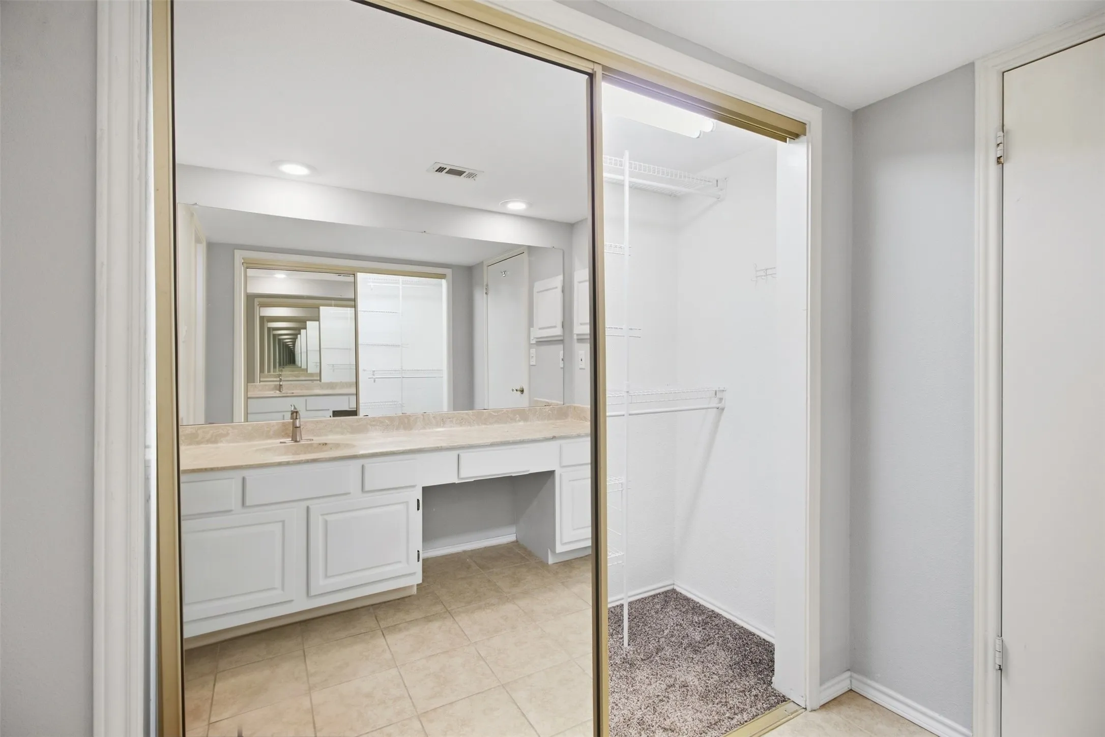 Condominium For Rent in Tarrant County , 2732 Copper Creek Drive 202, Arlington, Texas 76006, 2 Bedroom, 2 Bathroom, Garage spaces, 952 Sqft, built in 1983, mls#21401209, Real Estate Agent in Arlington, Homes For Rent in Tarrant county, Homes For Rent in Arlington, Realtor in Arlington Texas, Real Estate Brokerage Independent Realty Texas, Luminita Cordes Realtor