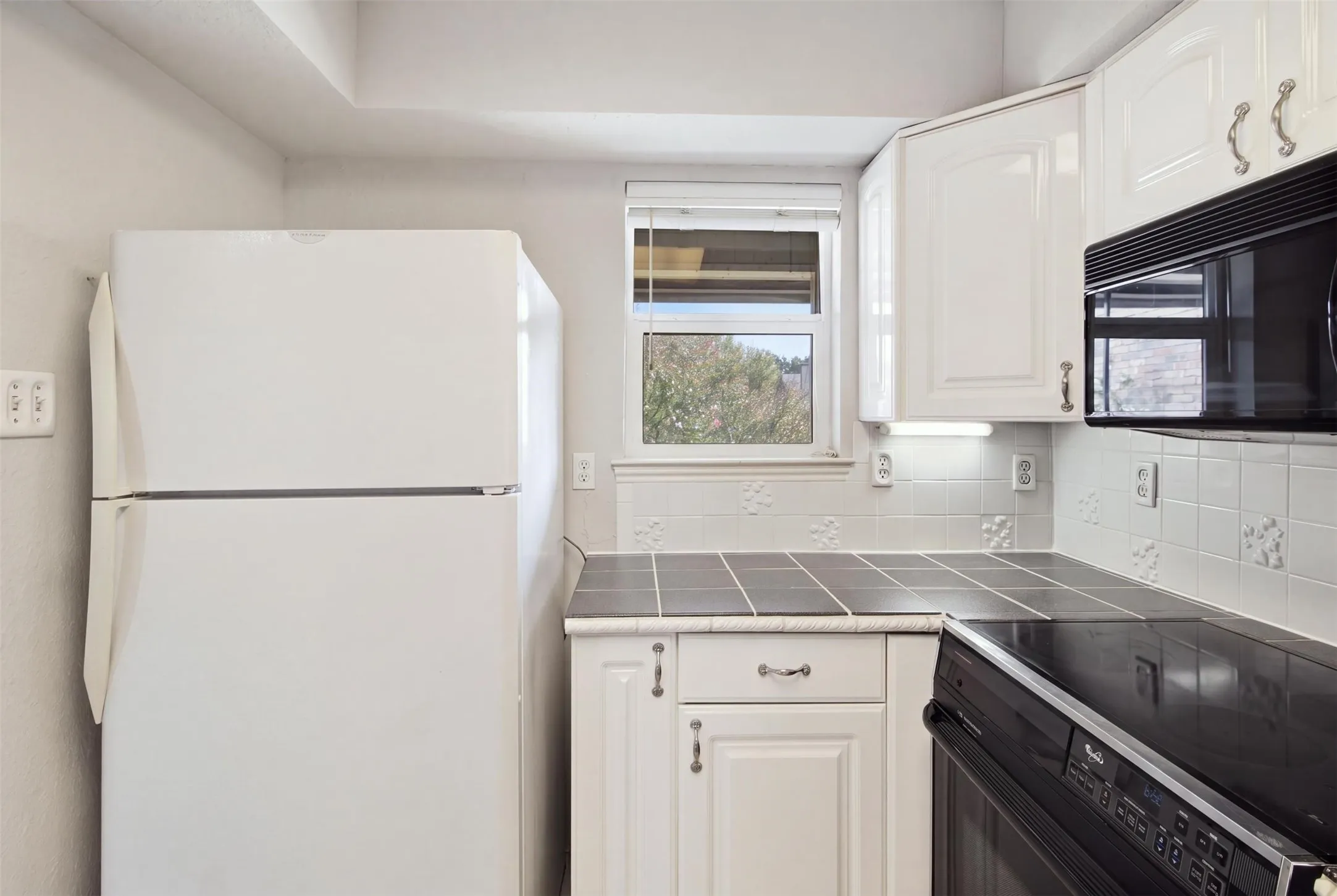 Condominium For Rent in Tarrant County , 2732 Copper Creek Drive 202, Arlington, Texas 76006, 2 Bedroom, 2 Bathroom, Garage spaces, 952 Sqft, built in 1983, mls#21401209, Real Estate Agent in Arlington, Homes For Rent in Tarrant county, Homes For Rent in Arlington, Realtor in Arlington Texas, Real Estate Brokerage Independent Realty Texas, Luminita Cordes Realtor