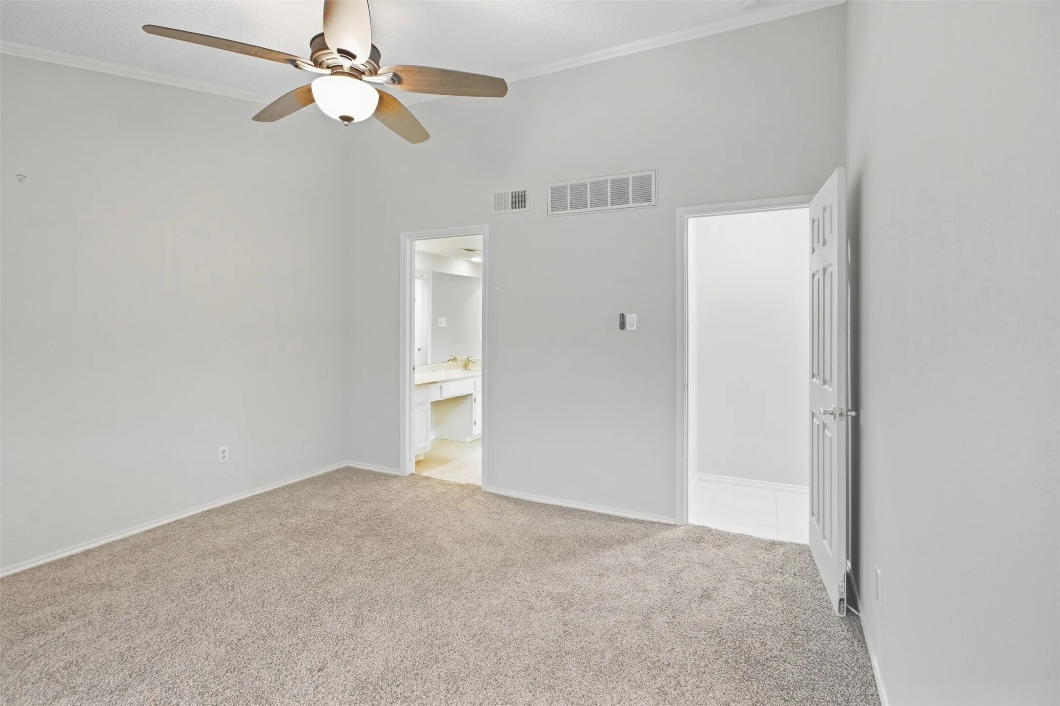 Condominium For Rent in Tarrant County , 2732 Copper Creek Drive 202, Arlington, Texas 76006, 2 Bedroom, 2 Bathroom, Garage spaces, 952 Sqft, built in 1983, mls#21401209, Real Estate Agent in Arlington, Homes For Rent in Tarrant county, Homes For Rent in Arlington, Realtor in Arlington Texas, Real Estate Brokerage Independent Realty Texas, Luminita Cordes Realtor
