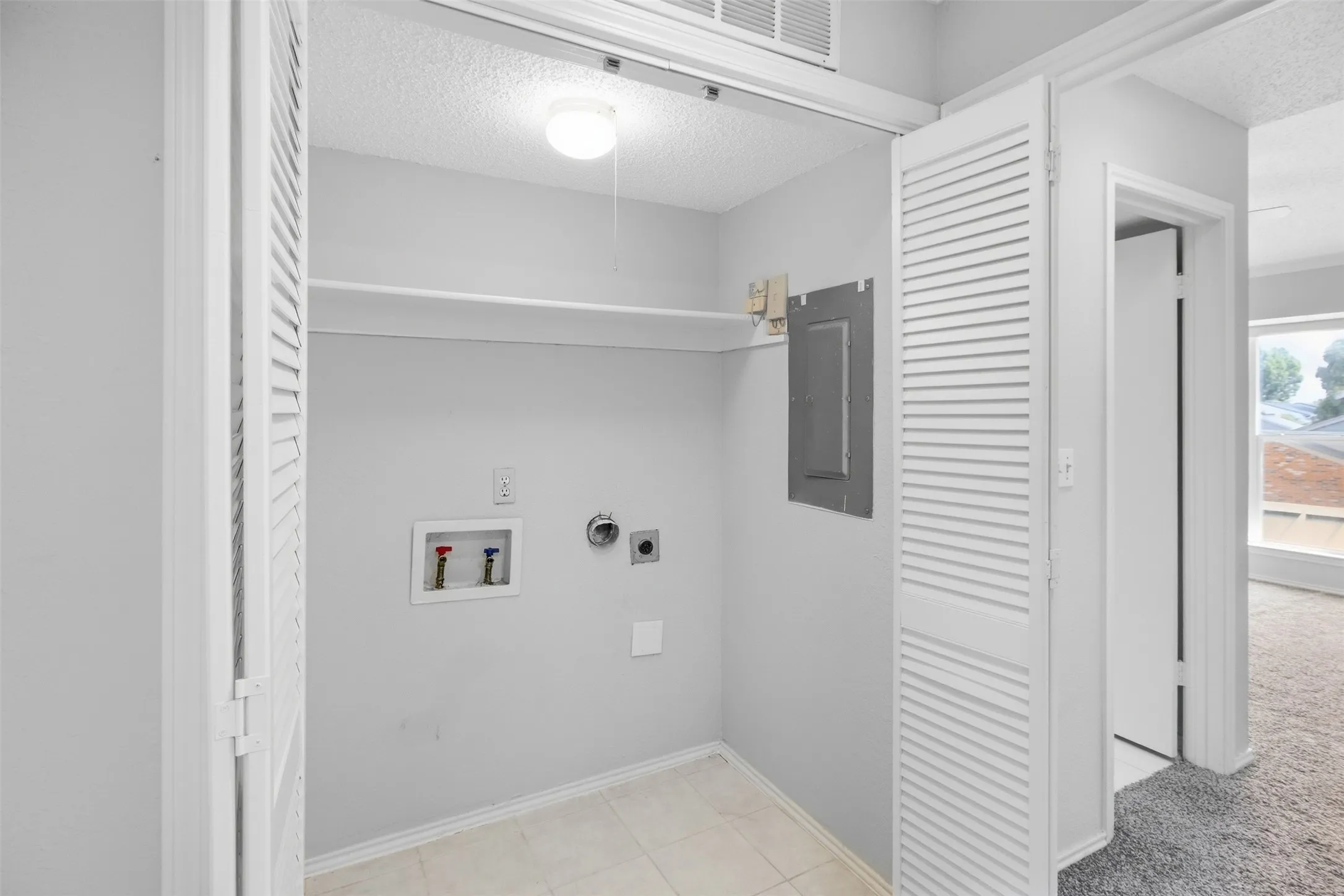 Condominium For Rent in Tarrant County , 2732 Copper Creek Drive 202, Arlington, Texas 76006, 2 Bedroom, 2 Bathroom, Garage spaces, 952 Sqft, built in 1983, mls#21401209, Real Estate Agent in Arlington, Homes For Rent in Tarrant county, Homes For Rent in Arlington, Realtor in Arlington Texas, Real Estate Brokerage Independent Realty Texas, Luminita Cordes Realtor