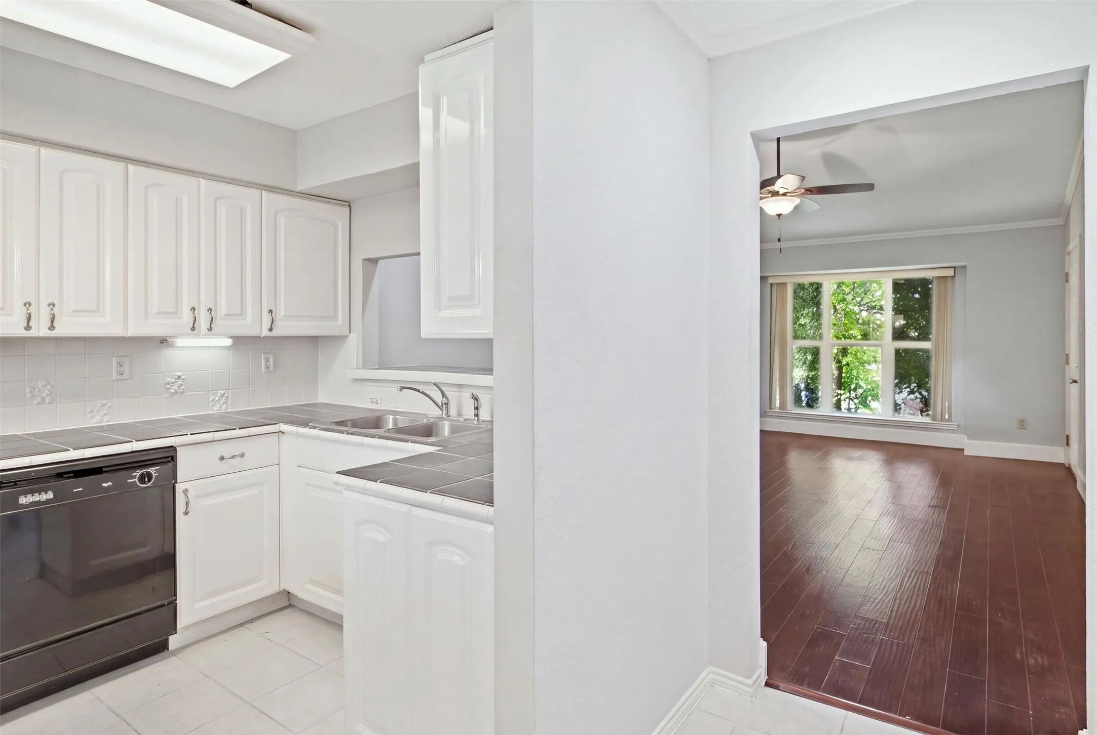 Condominium For Rent in Tarrant County , 2732 Copper Creek Drive 202, Arlington, Texas 76006, 2 Bedroom, 2 Bathroom, Garage spaces, 952 Sqft, built in 1983, mls#21401209, Real Estate Agent in Arlington, Homes For Rent in Tarrant county, Homes For Rent in Arlington, Realtor in Arlington Texas, Real Estate Brokerage Independent Realty Texas, Luminita Cordes Realtor