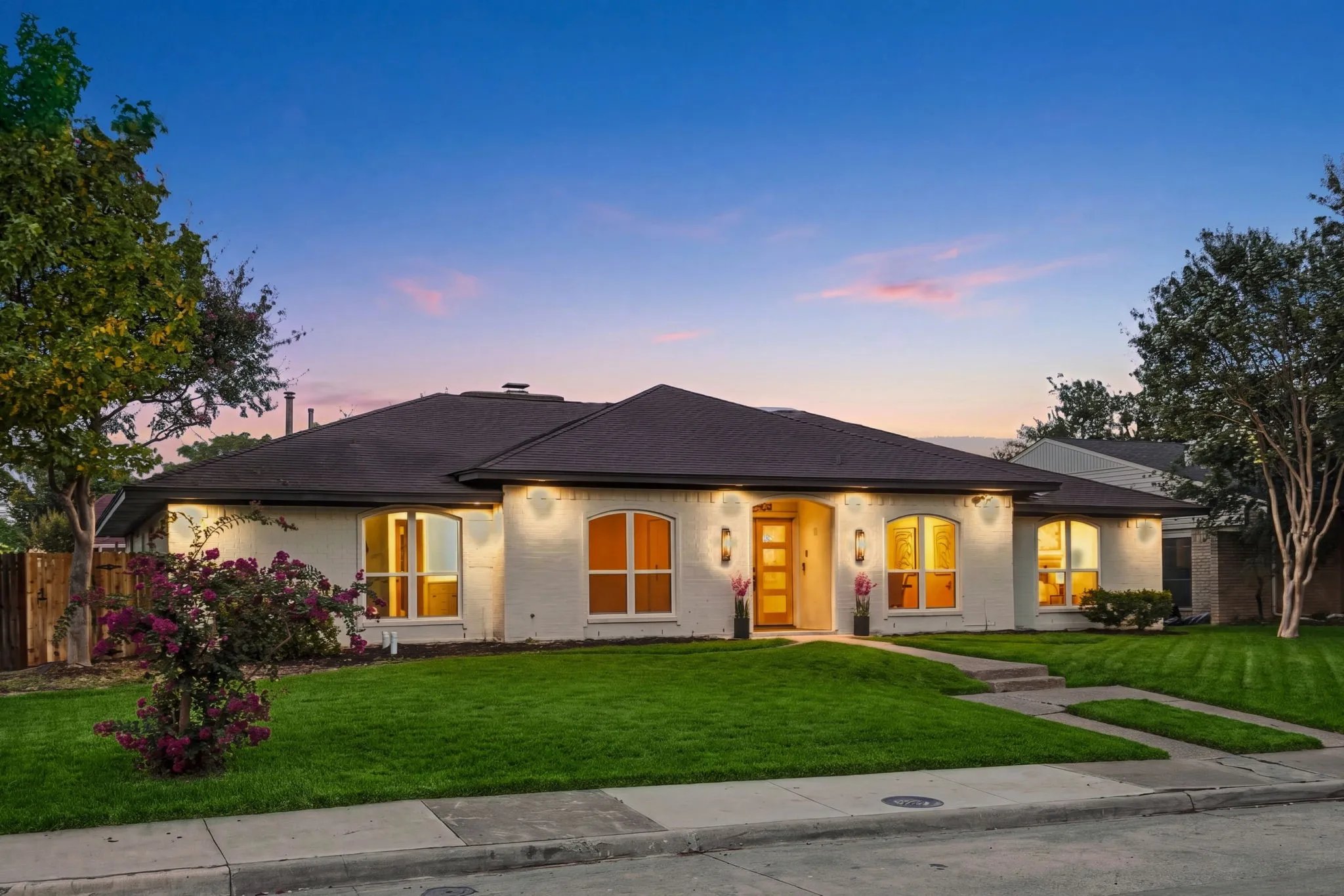 Single Family Residence For Sale in Dallas County , 12804 Whispering Hills Drive, Dallas, Texas 75243, 4 Bedroom, 3 Bathroom, 2 Garage spaces, 2,409 Sqft, built in 1977, mls#21395539, Real Estate Agent in Dallas, Homes For Sale in Dallas county, Homes For Sale in Dallas, Realtor in Dallas Texas, Real Estate Brokerage Independent Realty Texas, Luminita Cordes Realtor