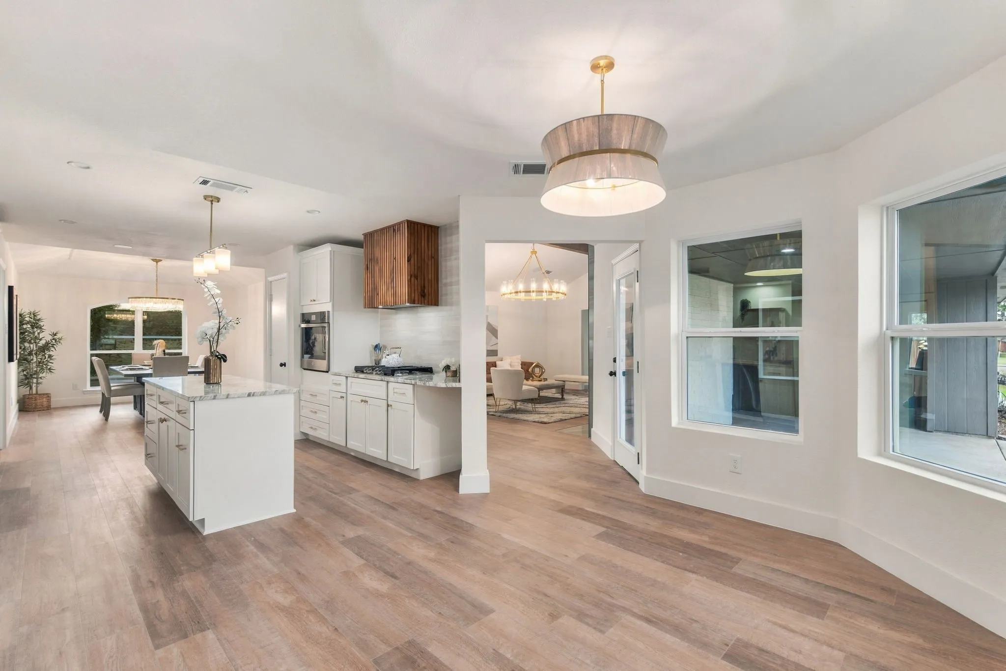 Single Family Residence For Sale in Dallas County , 12804 Whispering Hills Drive, Dallas, Texas 75243, 4 Bedroom, 3 Bathroom, 2 Garage spaces, 2,409 Sqft, built in 1977, mls#21395539, Real Estate Agent in Dallas, Homes For Sale in Dallas county, Homes For Sale in Dallas, Realtor in Dallas Texas, Real Estate Brokerage Independent Realty Texas, Luminita Cordes Realtor