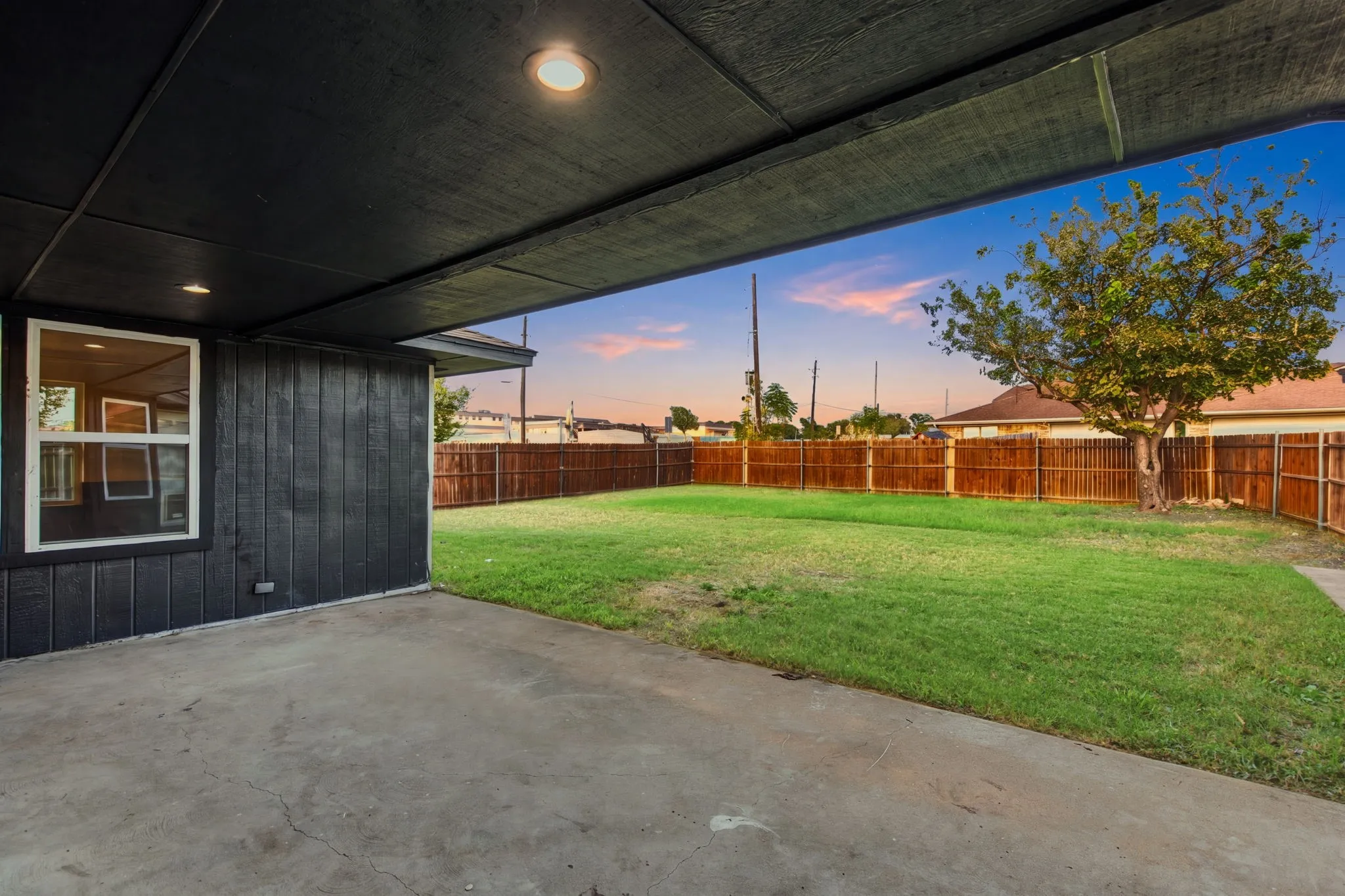 Single Family Residence For Sale in Dallas County , 12804 Whispering Hills Drive, Dallas, Texas 75243, 4 Bedroom, 3 Bathroom, 2 Garage spaces, 2,409 Sqft, built in 1977, mls#21395539, Real Estate Agent in Dallas, Homes For Sale in Dallas county, Homes For Sale in Dallas, Realtor in Dallas Texas, Real Estate Brokerage Independent Realty Texas, Luminita Cordes Realtor