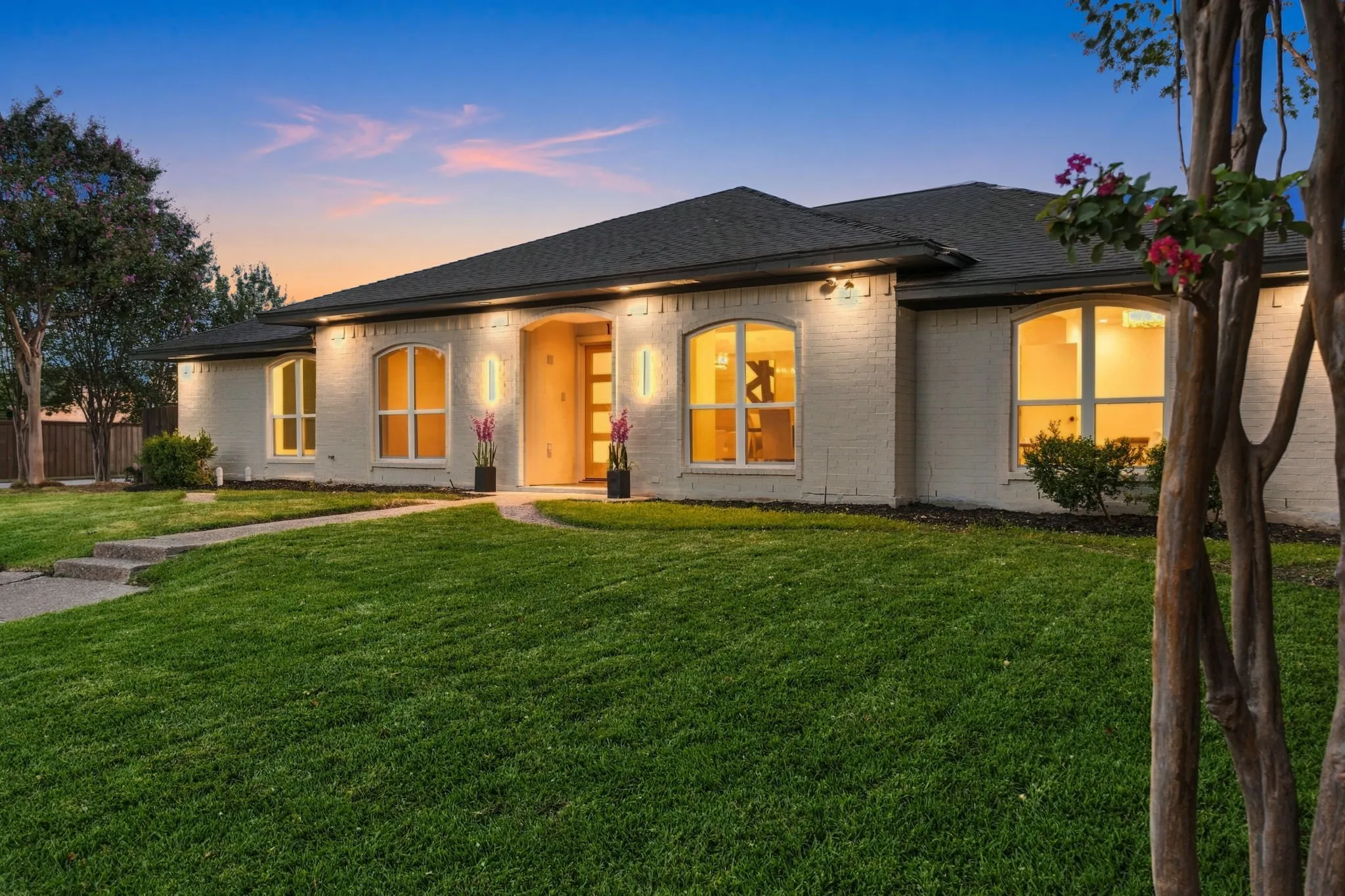 Single Family Residence For Sale in Dallas County , 12804 Whispering Hills Drive, Dallas, Texas 75243, 4 Bedroom, 3 Bathroom, 2 Garage spaces, 2,409 Sqft, built in 1977, mls#21395539, Real Estate Agent in Dallas, Homes For Sale in Dallas county, Homes For Sale in Dallas, Realtor in Dallas Texas, Real Estate Brokerage Independent Realty Texas, Luminita Cordes Realtor