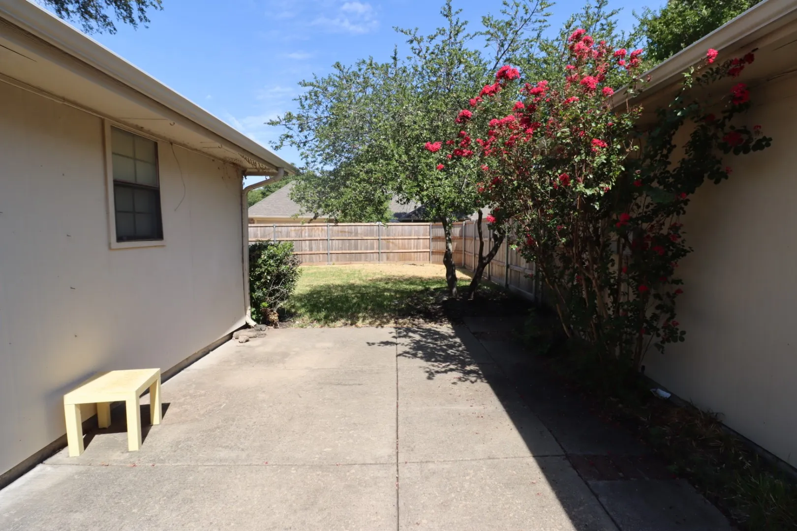 Single Family Residence For Sale in Collin County , 3709 Racquet Court, Plano, Texas 75023, 3 Bedroom, 2 Bathroom, 2 Garage spaces, 1,893 Sqft, built in 1984, mls#21401378, Real Estate Agent in Plano, Homes For Sale in Collin county, Homes For Sale in Plano, Realtor in Plano Texas, Real Estate Brokerage Independent Realty Texas, Luminita Cordes Realtor