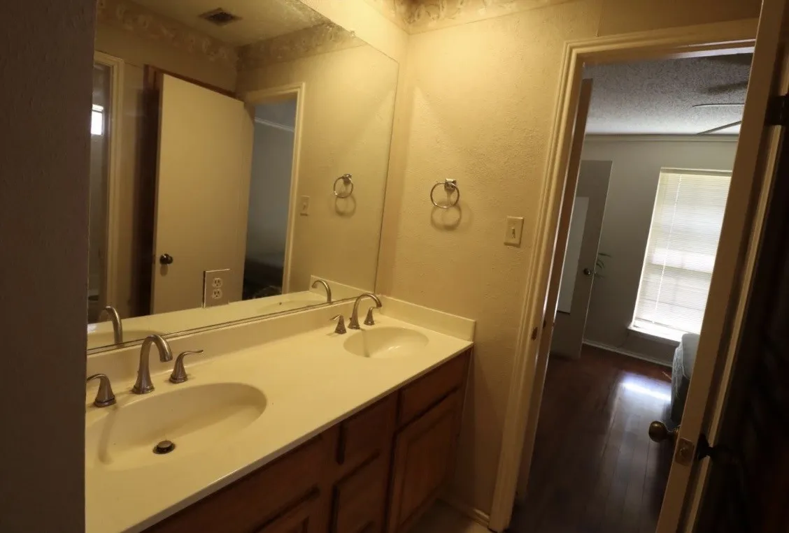 Single Family Residence For Sale in Collin County , 3709 Racquet Court, Plano, Texas 75023, 3 Bedroom, 2 Bathroom, 2 Garage spaces, 1,893 Sqft, built in 1984, mls#21401378, Real Estate Agent in Plano, Homes For Sale in Collin county, Homes For Sale in Plano, Realtor in Plano Texas, Real Estate Brokerage Independent Realty Texas, Luminita Cordes Realtor