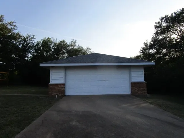 Single Family Residence For Rent in Hill County , 1311 Overlook Drive, Whitney, Texas 76692, 4 Bedroom, 3 Bathroom, 2 Garage spaces, 1,846 Sqft, built in 1996, mls#21401475, Real Estate Agent in Whitney, Homes For Rent in Hill county, Homes For Rent in Whitney, Realtor in Whitney Texas, Real Estate Brokerage Independent Realty Texas, Luminita Cordes Realtor