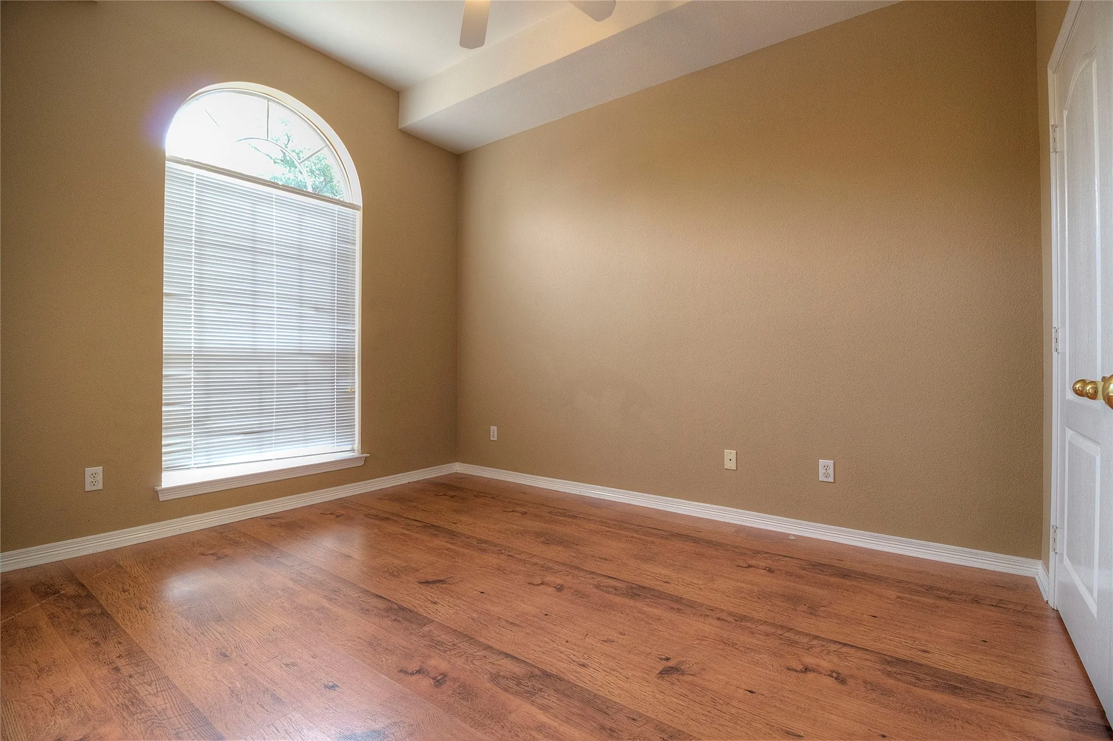 Single Family Residence For Rent in Tarrant County , 7655 Cypress Court, North Richland Hills, Texas 76182, 4 Bedroom, 2 Bathroom, 2 Garage spaces, 1,848 Sqft, built in 1996, mls#21401312, Real Estate Agent in North Richland Hills, Homes For Rent in Tarrant county, Homes For Rent in North Richland Hills, Realtor in North Richland Hills Texas, Real Estate Brokerage Independent Realty Texas, Luminita Cordes Realtor