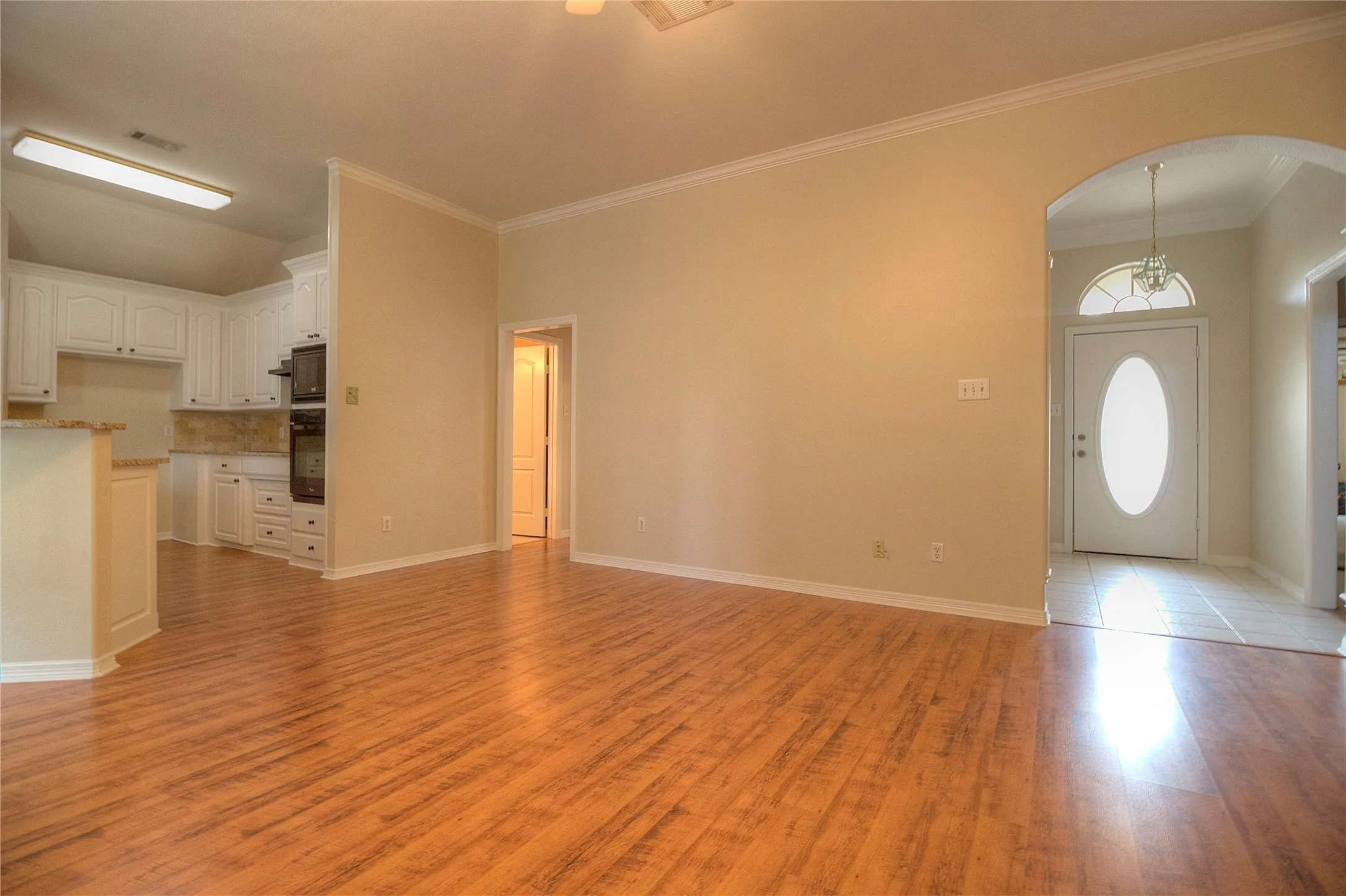 Single Family Residence For Rent in Tarrant County , 7655 Cypress Court, North Richland Hills, Texas 76182, 4 Bedroom, 2 Bathroom, 2 Garage spaces, 1,848 Sqft, built in 1996, mls#21401312, Real Estate Agent in North Richland Hills, Homes For Rent in Tarrant county, Homes For Rent in North Richland Hills, Realtor in North Richland Hills Texas, Real Estate Brokerage Independent Realty Texas, Luminita Cordes Realtor