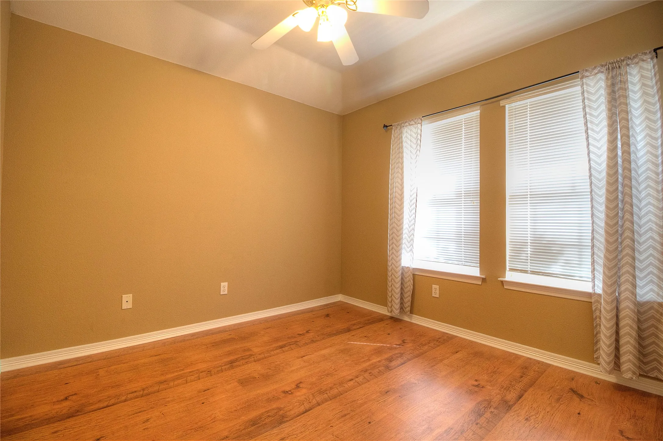 Single Family Residence For Rent in Tarrant County , 7655 Cypress Court, North Richland Hills, Texas 76182, 4 Bedroom, 2 Bathroom, 2 Garage spaces, 1,848 Sqft, built in 1996, mls#21401312, Real Estate Agent in North Richland Hills, Homes For Rent in Tarrant county, Homes For Rent in North Richland Hills, Realtor in North Richland Hills Texas, Real Estate Brokerage Independent Realty Texas, Luminita Cordes Realtor