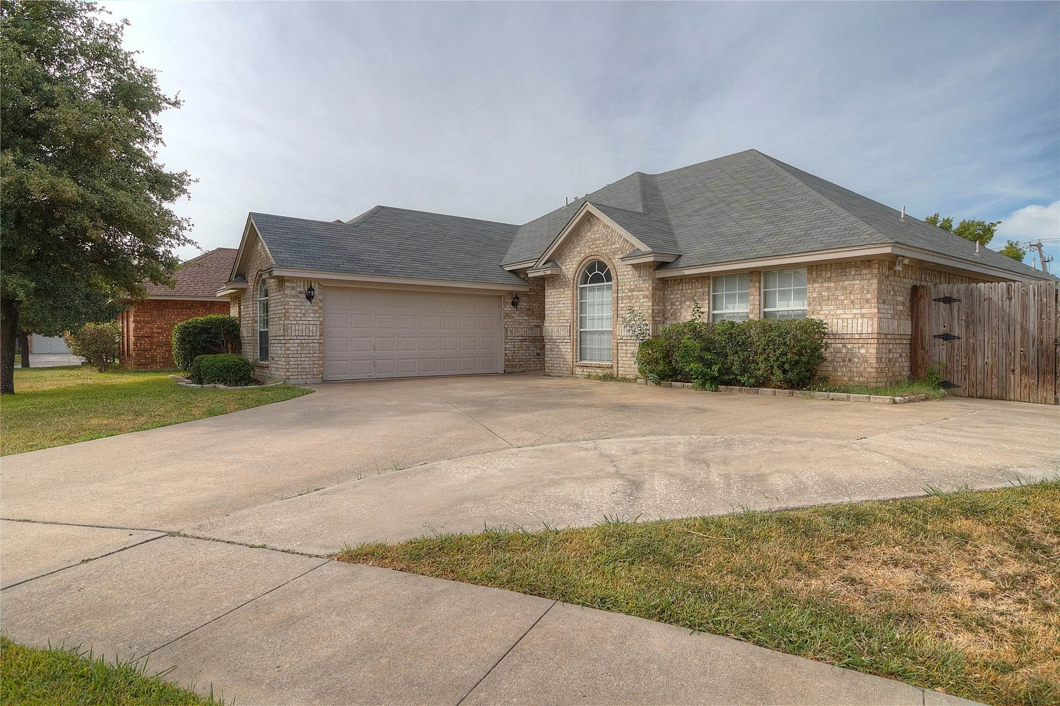 Single Family Residence For Rent in Tarrant County , 7655 Cypress Court, North Richland Hills, Texas 76182, 4 Bedroom, 2 Bathroom, 2 Garage spaces, 1,848 Sqft, built in 1996, mls#21401312, Real Estate Agent in North Richland Hills, Homes For Rent in Tarrant county, Homes For Rent in North Richland Hills, Realtor in North Richland Hills Texas, Real Estate Brokerage Independent Realty Texas, Luminita Cordes Realtor