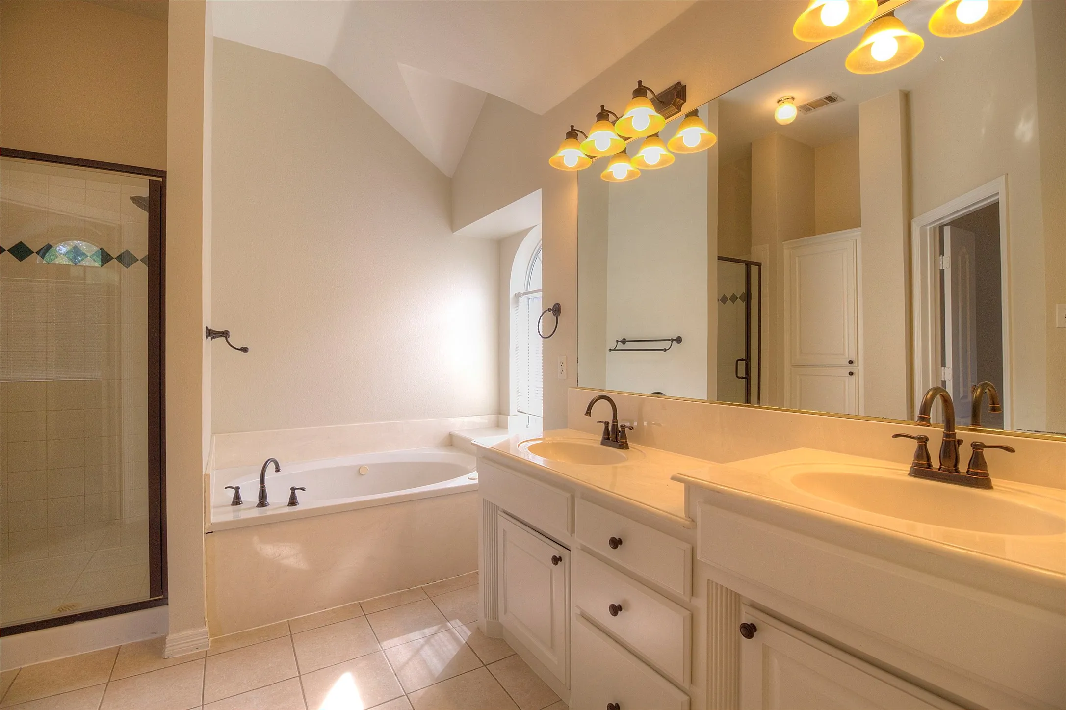 Single Family Residence For Rent in Tarrant County , 7655 Cypress Court, North Richland Hills, Texas 76182, 4 Bedroom, 2 Bathroom, 2 Garage spaces, 1,848 Sqft, built in 1996, mls#21401312, Real Estate Agent in North Richland Hills, Homes For Rent in Tarrant county, Homes For Rent in North Richland Hills, Realtor in North Richland Hills Texas, Real Estate Brokerage Independent Realty Texas, Luminita Cordes Realtor