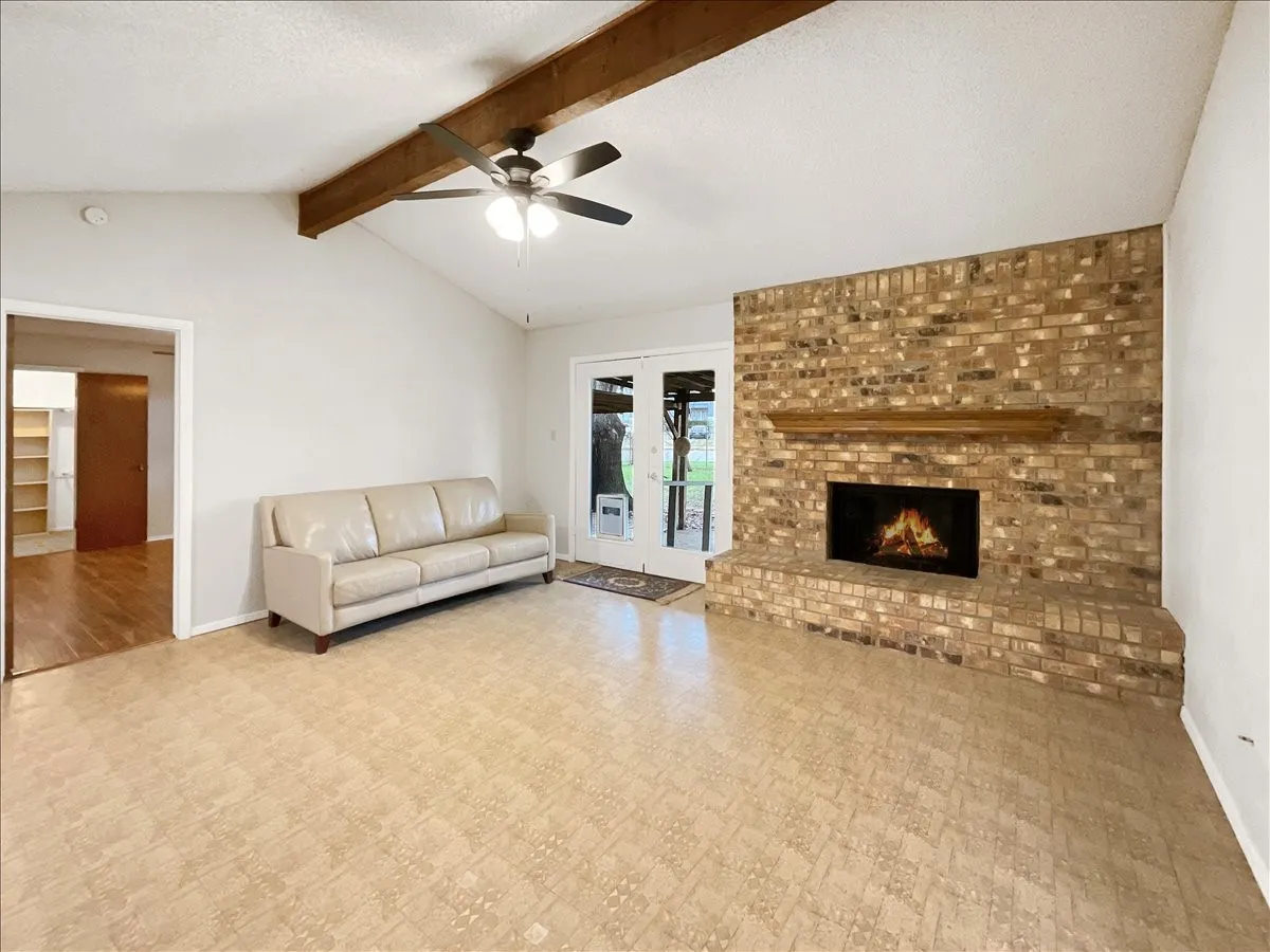 Single Family Residence For Rent in Tarrant County , 841 S Atkerson Lane, Euless, Texas 76040, 3 Bedroom, 2 Bathroom, 2 Garage spaces, 1,264 Sqft, built in 1983, mls#21401479, Real Estate Agent in Euless, Homes For Rent in Tarrant county, Homes For Rent in Euless, Realtor in Euless Texas, Real Estate Brokerage Independent Realty Texas, Luminita Cordes Realtor