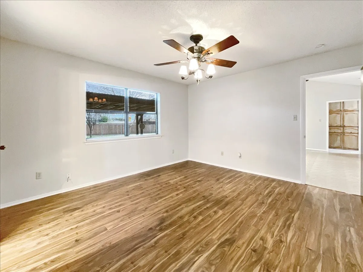 Single Family Residence For Rent in Tarrant County , 841 S Atkerson Lane, Euless, Texas 76040, 3 Bedroom, 2 Bathroom, 2 Garage spaces, 1,264 Sqft, built in 1983, mls#21401479, Real Estate Agent in Euless, Homes For Rent in Tarrant county, Homes For Rent in Euless, Realtor in Euless Texas, Real Estate Brokerage Independent Realty Texas, Luminita Cordes Realtor
