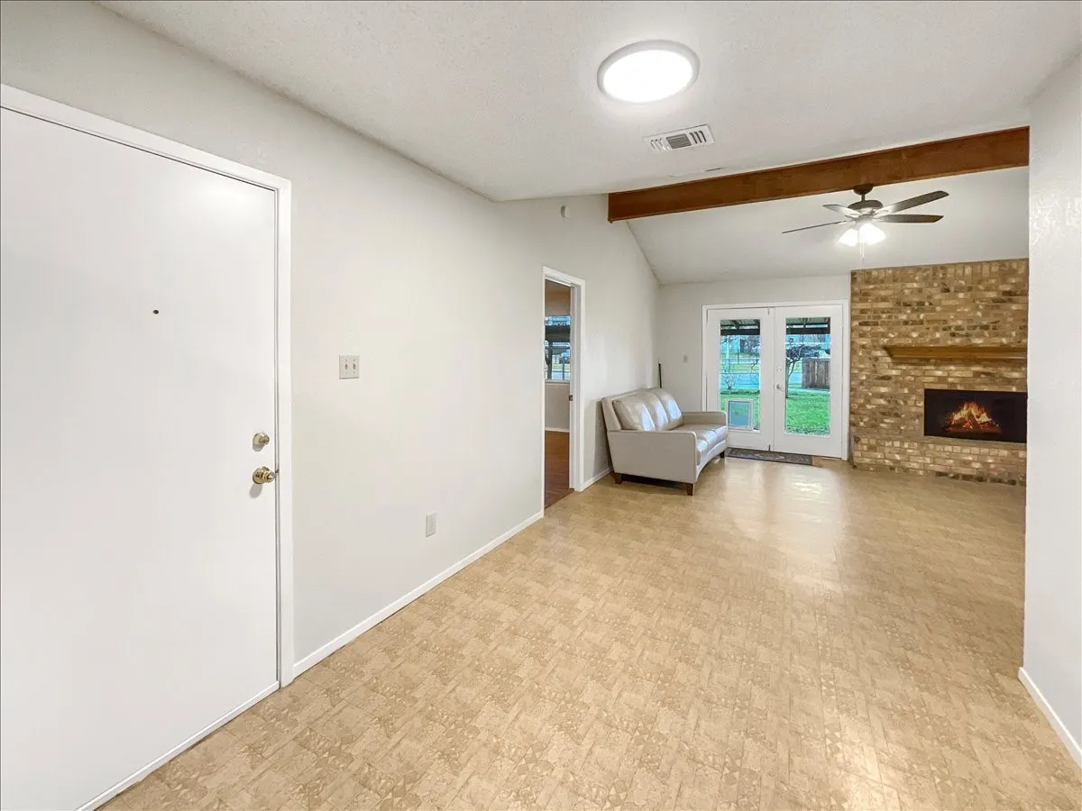 Single Family Residence For Rent in Tarrant County , 841 S Atkerson Lane, Euless, Texas 76040, 3 Bedroom, 2 Bathroom, 2 Garage spaces, 1,264 Sqft, built in 1983, mls#21401479, Real Estate Agent in Euless, Homes For Rent in Tarrant county, Homes For Rent in Euless, Realtor in Euless Texas, Real Estate Brokerage Independent Realty Texas, Luminita Cordes Realtor