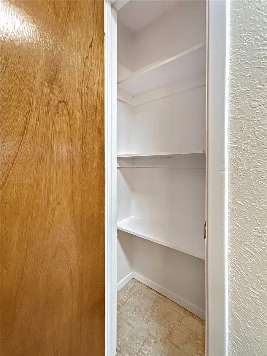 Single Family Residence For Rent in Tarrant County , 841 S Atkerson Lane, Euless, Texas 76040, 3 Bedroom, 2 Bathroom, 2 Garage spaces, 1,264 Sqft, built in 1983, mls#21401479, Real Estate Agent in Euless, Homes For Rent in Tarrant county, Homes For Rent in Euless, Realtor in Euless Texas, Real Estate Brokerage Independent Realty Texas, Luminita Cordes Realtor