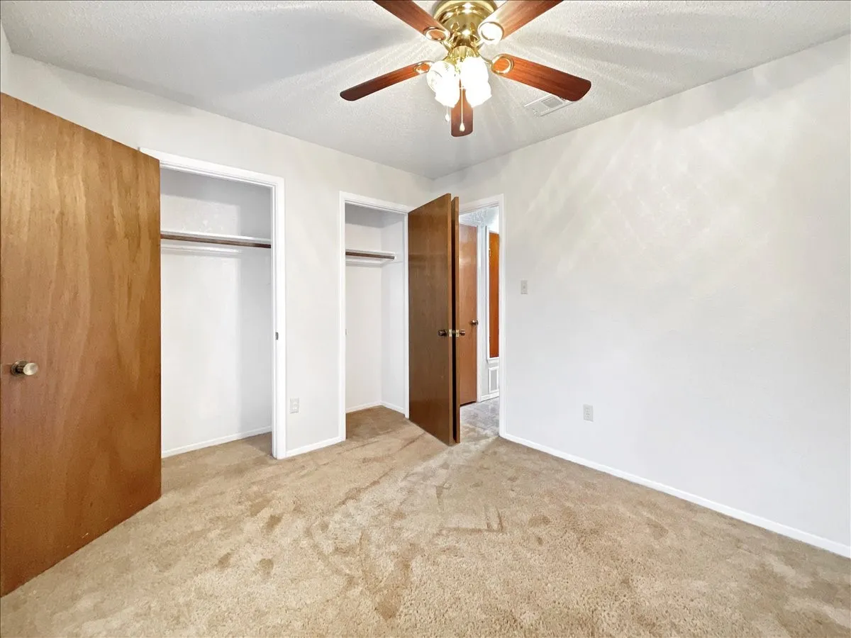 Single Family Residence For Rent in Tarrant County , 841 S Atkerson Lane, Euless, Texas 76040, 3 Bedroom, 2 Bathroom, 2 Garage spaces, 1,264 Sqft, built in 1983, mls#21401479, Real Estate Agent in Euless, Homes For Rent in Tarrant county, Homes For Rent in Euless, Realtor in Euless Texas, Real Estate Brokerage Independent Realty Texas, Luminita Cordes Realtor