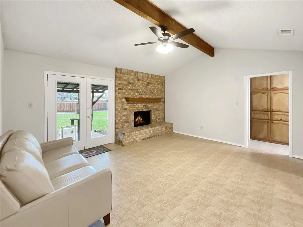Single Family Residence For Rent in Tarrant County , 841 S Atkerson Lane, Euless, Texas 76040, 3 Bedroom, 2 Bathroom, 2 Garage spaces, 1,264 Sqft, built in 1983, mls#21401479, Real Estate Agent in Euless, Homes For Rent in Tarrant county, Homes For Rent in Euless, Realtor in Euless Texas, Real Estate Brokerage Independent Realty Texas, Luminita Cordes Realtor