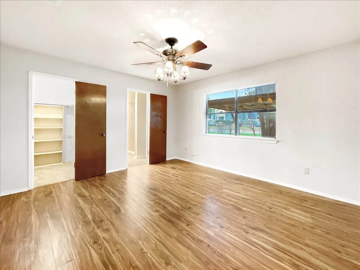 Single Family Residence For Rent in Tarrant County , 841 S Atkerson Lane, Euless, Texas 76040, 3 Bedroom, 2 Bathroom, 2 Garage spaces, 1,264 Sqft, built in 1983, mls#21401479, Real Estate Agent in Euless, Homes For Rent in Tarrant county, Homes For Rent in Euless, Realtor in Euless Texas, Real Estate Brokerage Independent Realty Texas, Luminita Cordes Realtor