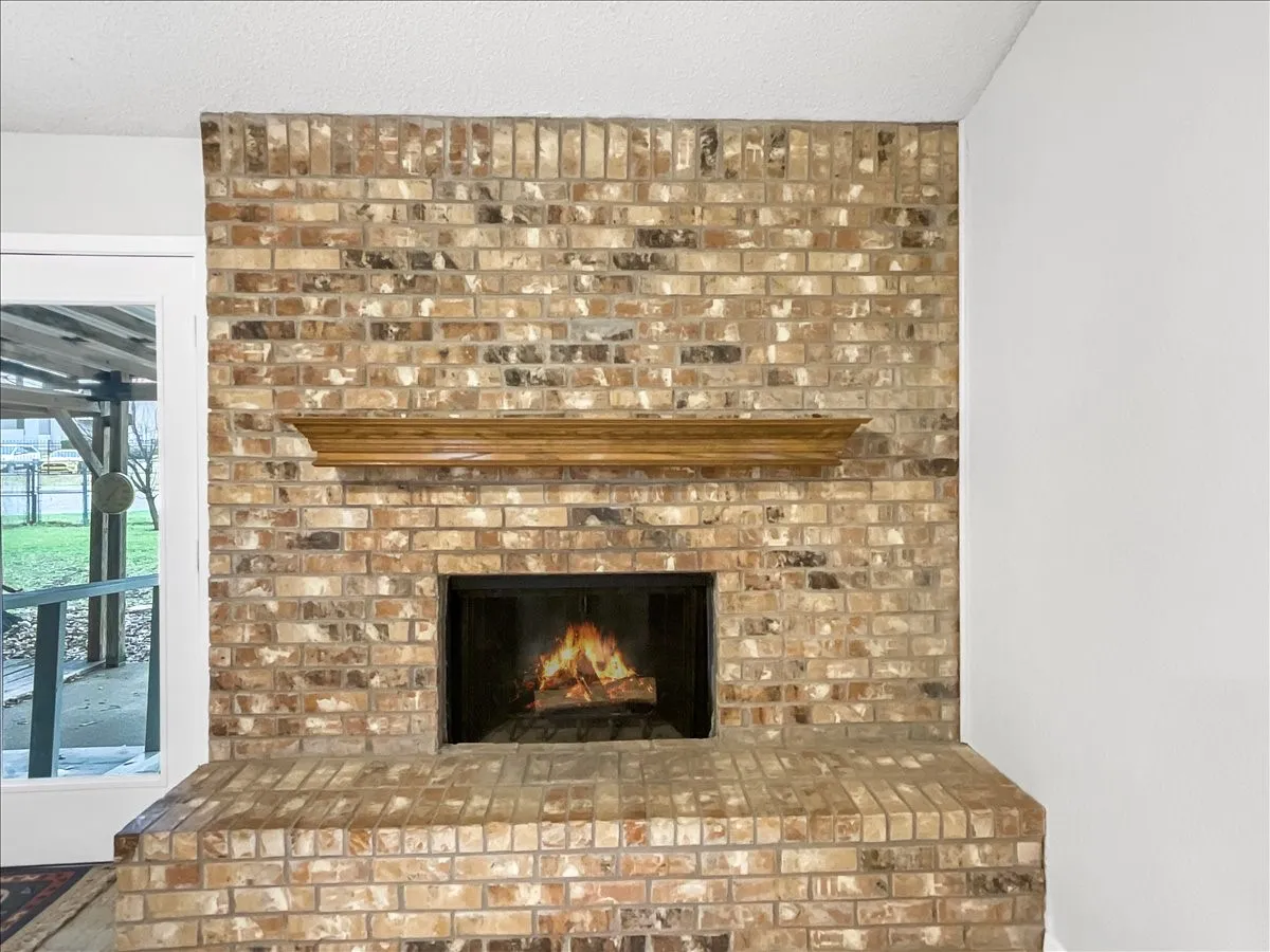 Single Family Residence For Rent in Tarrant County , 841 S Atkerson Lane, Euless, Texas 76040, 3 Bedroom, 2 Bathroom, 2 Garage spaces, 1,264 Sqft, built in 1983, mls#21401479, Real Estate Agent in Euless, Homes For Rent in Tarrant county, Homes For Rent in Euless, Realtor in Euless Texas, Real Estate Brokerage Independent Realty Texas, Luminita Cordes Realtor