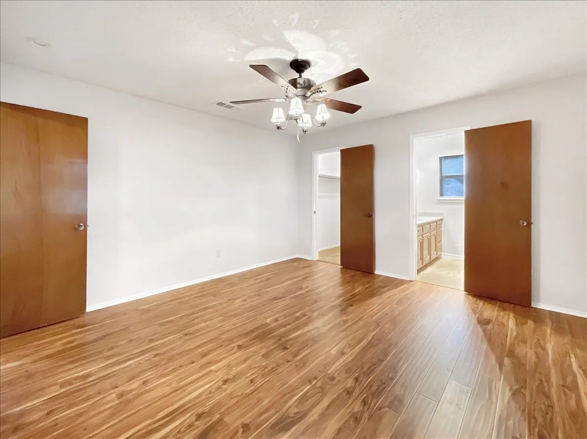 Single Family Residence For Rent in Tarrant County , 841 S Atkerson Lane, Euless, Texas 76040, 3 Bedroom, 2 Bathroom, 2 Garage spaces, 1,264 Sqft, built in 1983, mls#21401479, Real Estate Agent in Euless, Homes For Rent in Tarrant county, Homes For Rent in Euless, Realtor in Euless Texas, Real Estate Brokerage Independent Realty Texas, Luminita Cordes Realtor