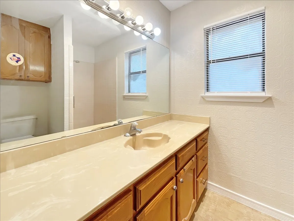 Single Family Residence For Rent in Tarrant County , 841 S Atkerson Lane, Euless, Texas 76040, 3 Bedroom, 2 Bathroom, 2 Garage spaces, 1,264 Sqft, built in 1983, mls#21401479, Real Estate Agent in Euless, Homes For Rent in Tarrant county, Homes For Rent in Euless, Realtor in Euless Texas, Real Estate Brokerage Independent Realty Texas, Luminita Cordes Realtor