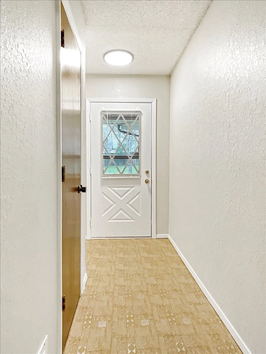 Single Family Residence For Rent in Tarrant County , 841 S Atkerson Lane, Euless, Texas 76040, 3 Bedroom, 2 Bathroom, 2 Garage spaces, 1,264 Sqft, built in 1983, mls#21401479, Real Estate Agent in Euless, Homes For Rent in Tarrant county, Homes For Rent in Euless, Realtor in Euless Texas, Real Estate Brokerage Independent Realty Texas, Luminita Cordes Realtor