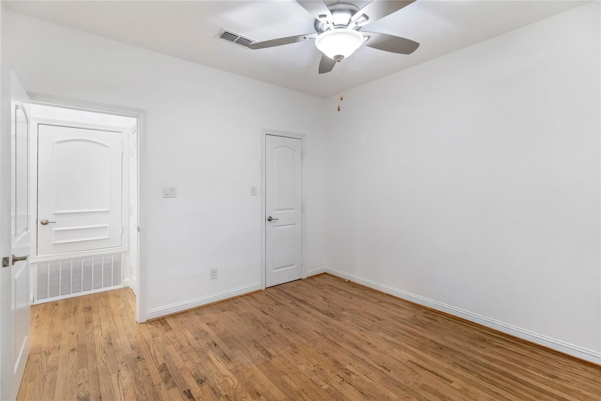 Condominium For Rent in Denton County , 500 Waters Edge Drive 313, Lake Dallas, Texas 75065, 3 Bedroom, 2 Bathroom, 2 Garage spaces, 1,696 Sqft, built in 2014, mls#21397640, Real Estate Agent in Lake Dallas, Homes For Rent in Denton county, Homes For Rent in Lake Dallas, Realtor in Lake Dallas Texas, Real Estate Brokerage Independent Realty Texas, Luminita Cordes Realtor