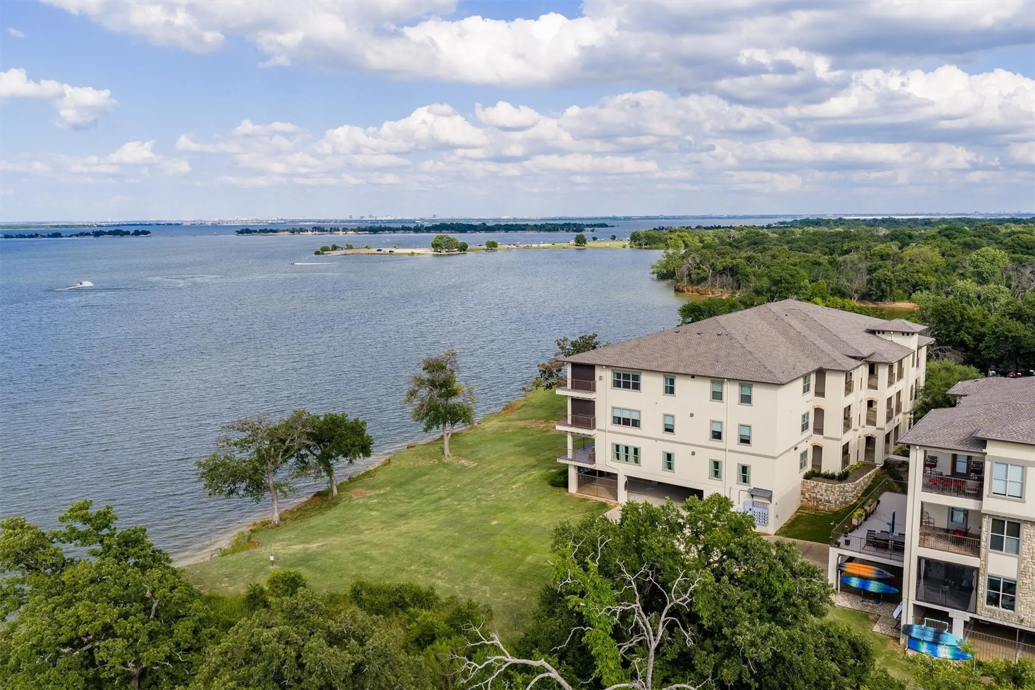 Condominium For Rent in Denton County , 500 Waters Edge Drive 313, Lake Dallas, Texas 75065, 3 Bedroom, 2 Bathroom, 2 Garage spaces, 1,696 Sqft, built in 2014, mls#21397640, Real Estate Agent in Lake Dallas, Homes For Rent in Denton county, Homes For Rent in Lake Dallas, Realtor in Lake Dallas Texas, Real Estate Brokerage Independent Realty Texas, Luminita Cordes Realtor