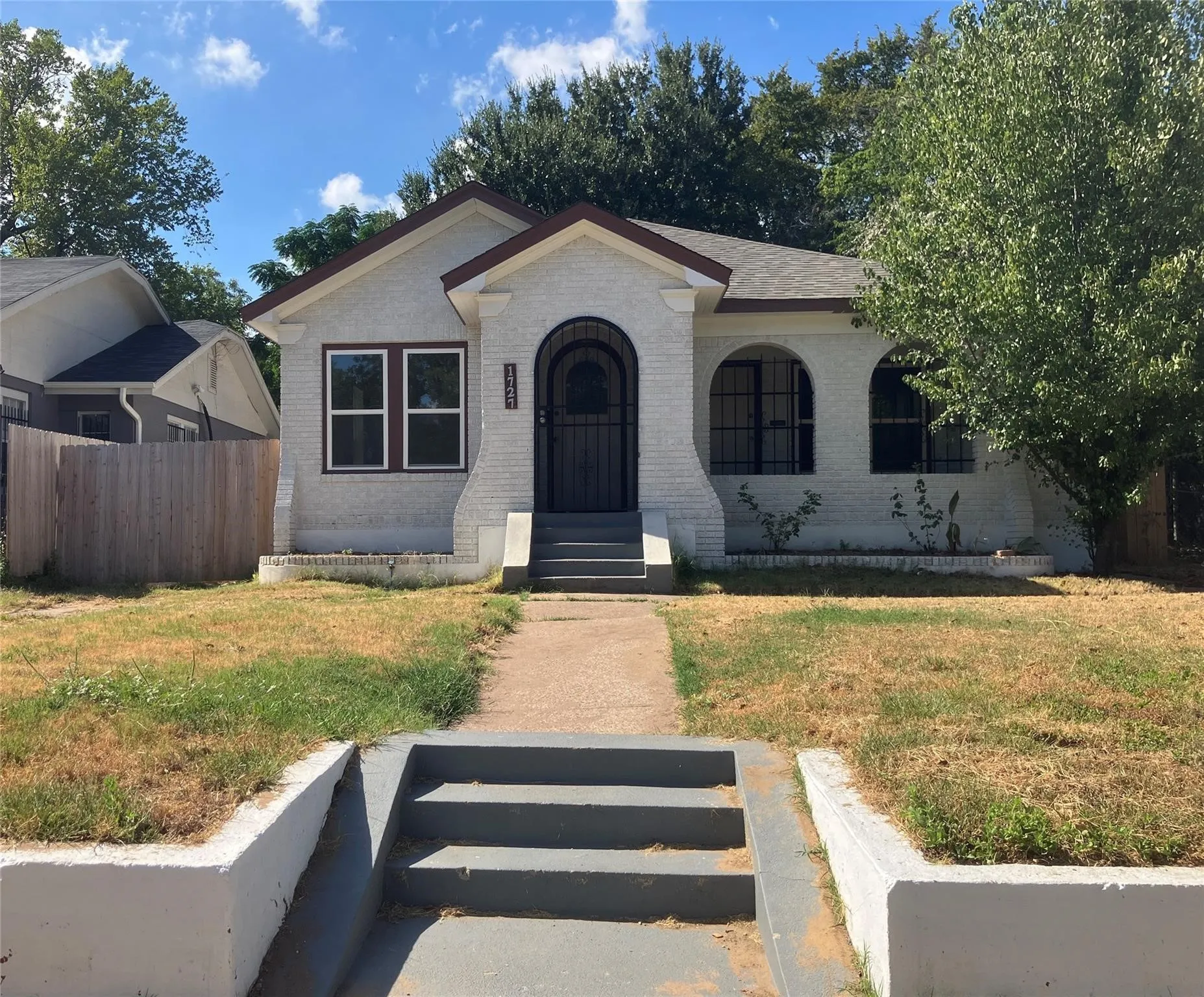 Single Family Residence For Rent in Dallas County , 1727 Marburg Street, Dallas, Texas 75215, 3 Bedroom, 2 Bathroom, 2 Garage spaces, 1,406 Sqft, built in 1935, mls#21389946, Real Estate Agent in Dallas, Homes For Rent in Dallas county, Homes For Rent in Dallas, Realtor in Dallas Texas, Real Estate Brokerage Independent Realty Texas, Luminita Cordes Realtor