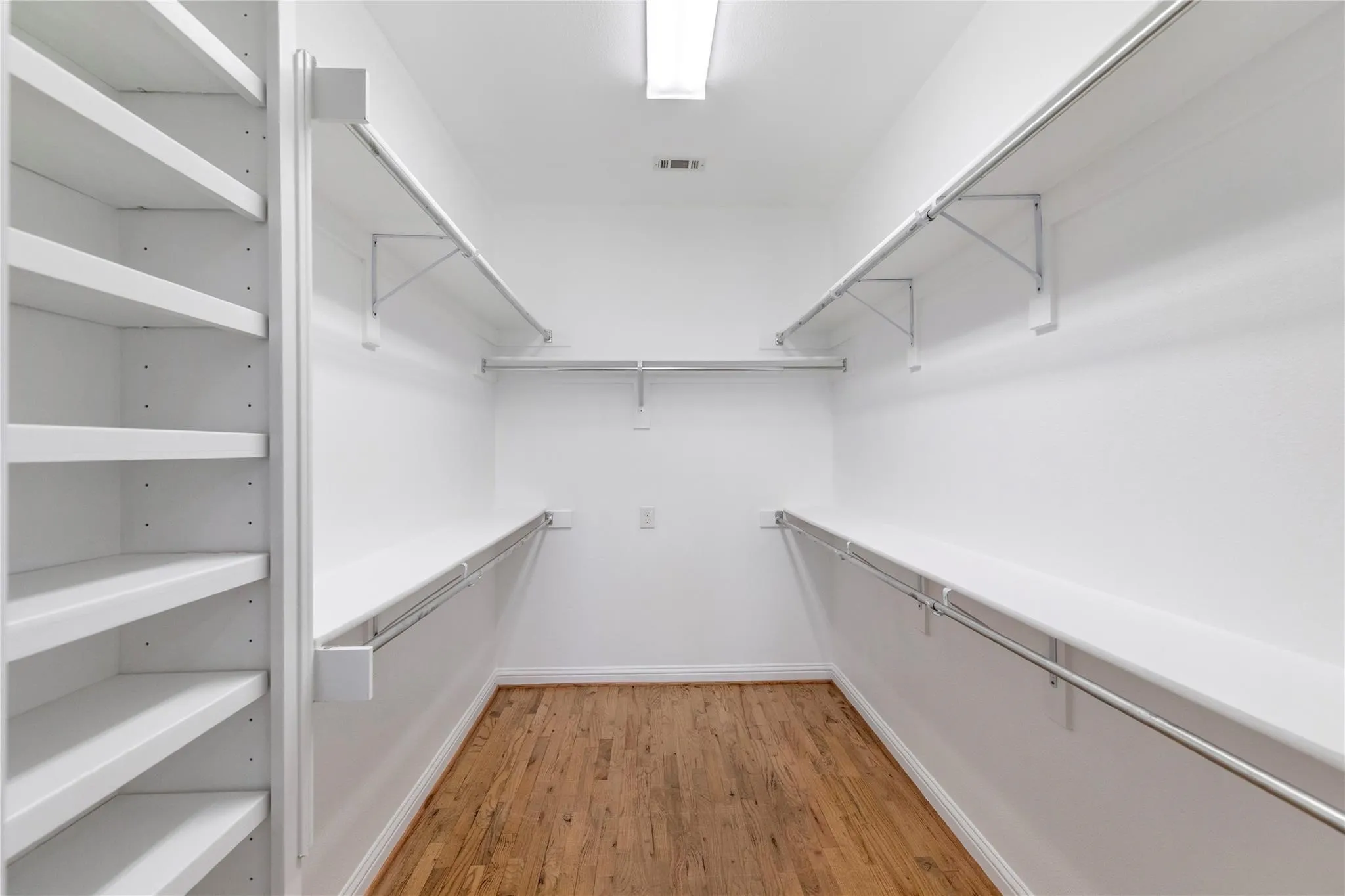 Condominium For Sale in Denton County , 500 Waters Edge Drive 313, Lake Dallas, Texas 75065, 3 Bedroom, 2 Bathroom, 2 Garage spaces, 1,696 Sqft, built in 2014, mls#21397625, Real Estate Agent in Lake Dallas, Homes For Sale in Denton county, Homes For Sale in Lake Dallas, Realtor in Lake Dallas Texas, Real Estate Brokerage Independent Realty Texas, Luminita Cordes Realtor