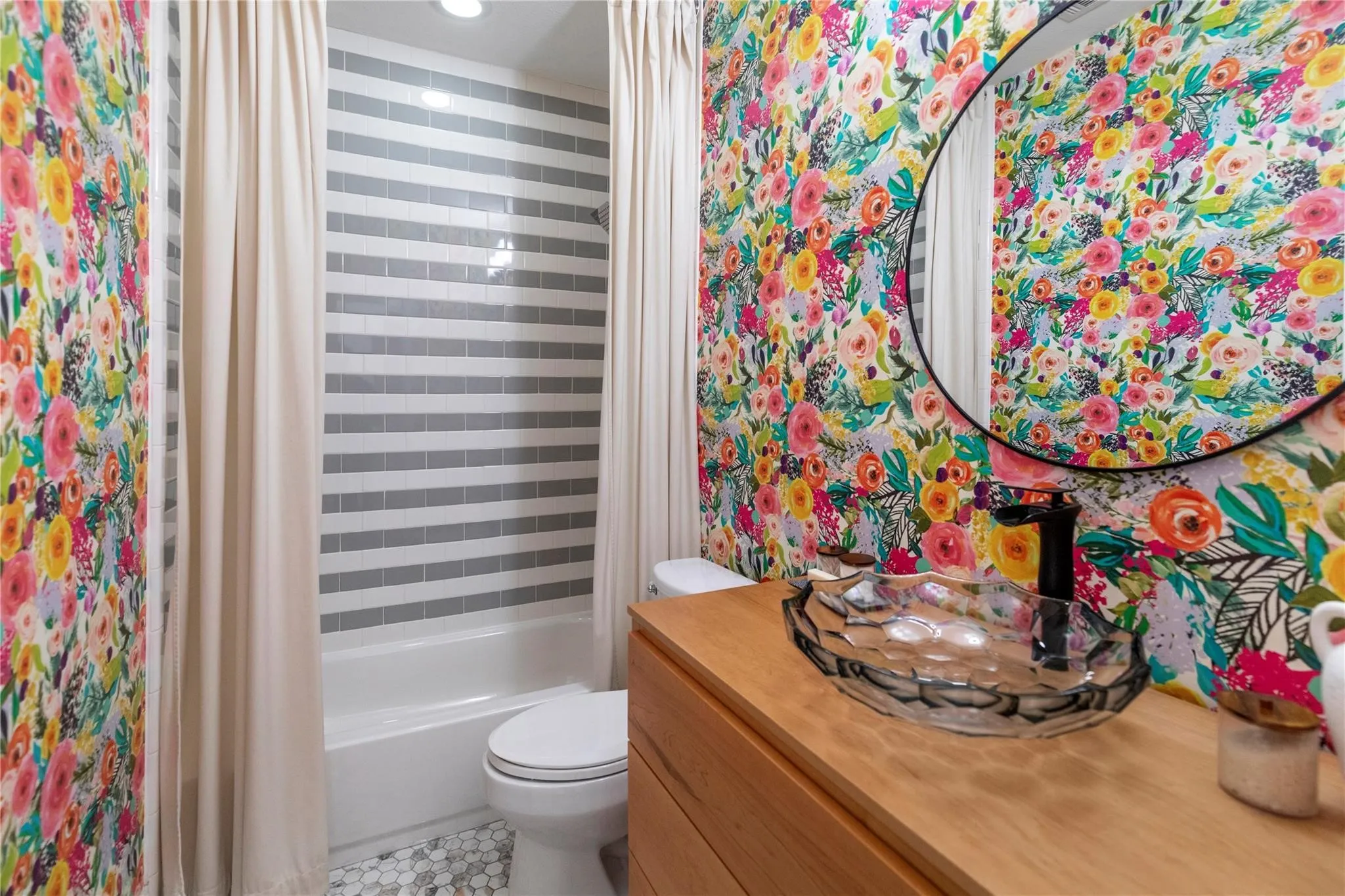 Condominium For Sale in Denton County , 500 Waters Edge Drive 313, Lake Dallas, Texas 75065, 3 Bedroom, 2 Bathroom, 2 Garage spaces, 1,696 Sqft, built in 2014, mls#21397625, Real Estate Agent in Lake Dallas, Homes For Sale in Denton county, Homes For Sale in Lake Dallas, Realtor in Lake Dallas Texas, Real Estate Brokerage Independent Realty Texas, Luminita Cordes Realtor