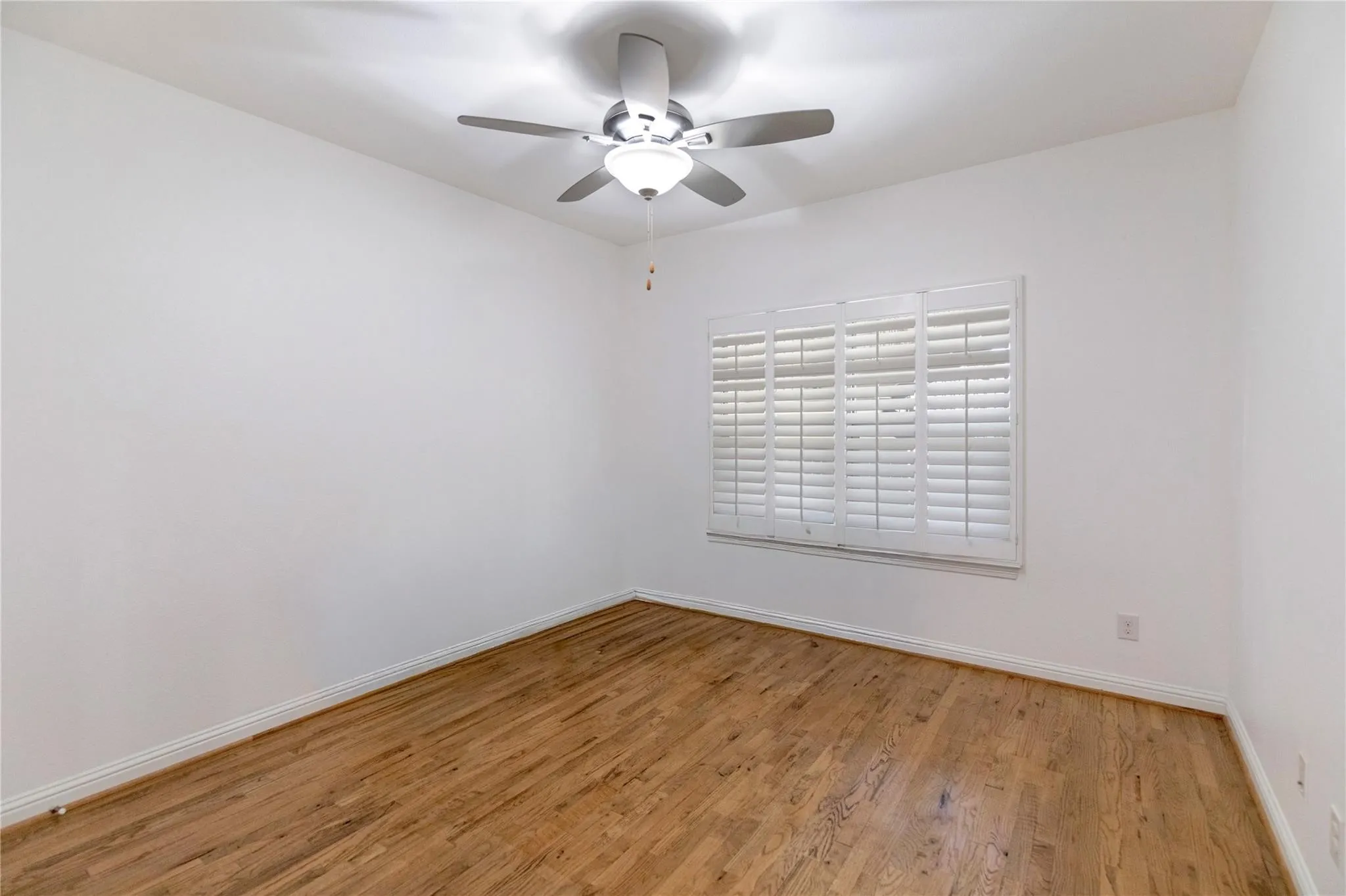Condominium For Sale in Denton County , 500 Waters Edge Drive 313, Lake Dallas, Texas 75065, 3 Bedroom, 2 Bathroom, 2 Garage spaces, 1,696 Sqft, built in 2014, mls#21397625, Real Estate Agent in Lake Dallas, Homes For Sale in Denton county, Homes For Sale in Lake Dallas, Realtor in Lake Dallas Texas, Real Estate Brokerage Independent Realty Texas, Luminita Cordes Realtor