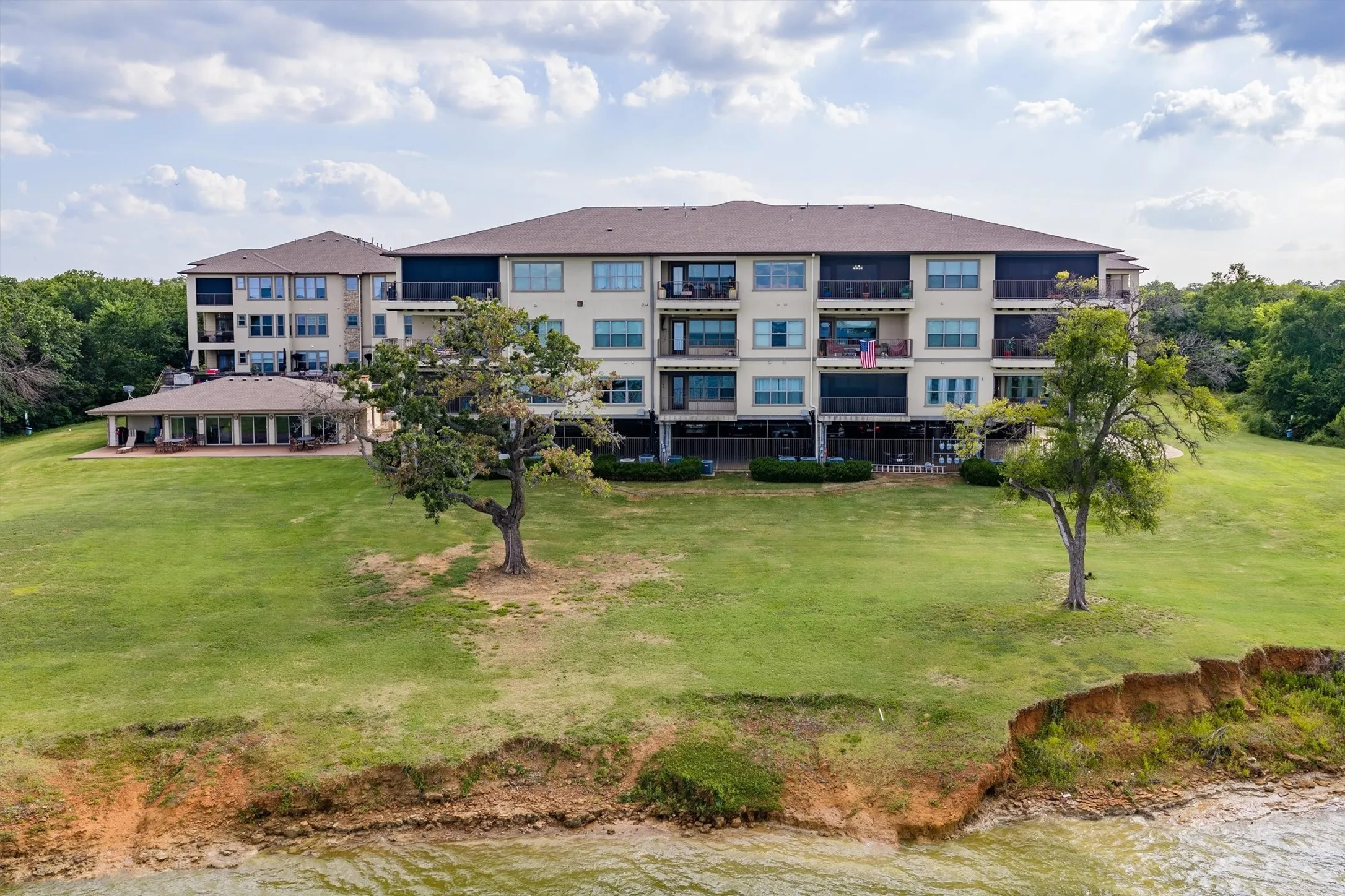 Condominium For Sale in Denton County , 500 Waters Edge Drive 313, Lake Dallas, Texas 75065, 3 Bedroom, 2 Bathroom, 2 Garage spaces, 1,696 Sqft, built in 2014, mls#21397625, Real Estate Agent in Lake Dallas, Homes For Sale in Denton county, Homes For Sale in Lake Dallas, Realtor in Lake Dallas Texas, Real Estate Brokerage Independent Realty Texas, Luminita Cordes Realtor