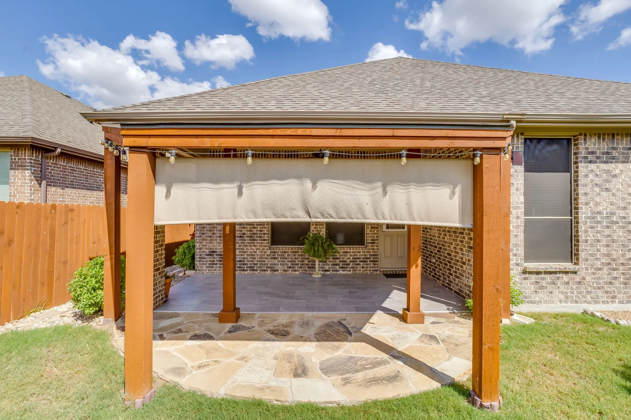 Single Family Residence For Sale in Parker County , 133 Mineral Point Drive, Aledo, Texas 76008, 3 Bedroom, 3 Bathroom, 2 Garage spaces, 2,210 Sqft, built in 2016, mls#21401470, Real Estate Agent in Aledo, Homes For Sale in Parker county, Homes For Sale in Aledo, Realtor in Aledo Texas, Real Estate Brokerage Independent Realty Texas, Luminita Cordes Realtor