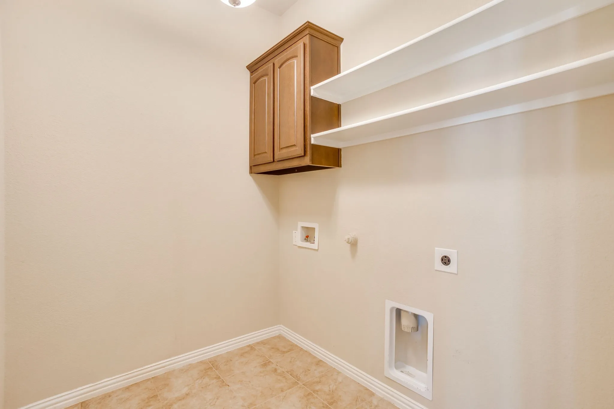Single Family Residence For Sale in Parker County , 133 Mineral Point Drive, Aledo, Texas 76008, 3 Bedroom, 3 Bathroom, 2 Garage spaces, 2,210 Sqft, built in 2016, mls#21401470, Real Estate Agent in Aledo, Homes For Sale in Parker county, Homes For Sale in Aledo, Realtor in Aledo Texas, Real Estate Brokerage Independent Realty Texas, Luminita Cordes Realtor