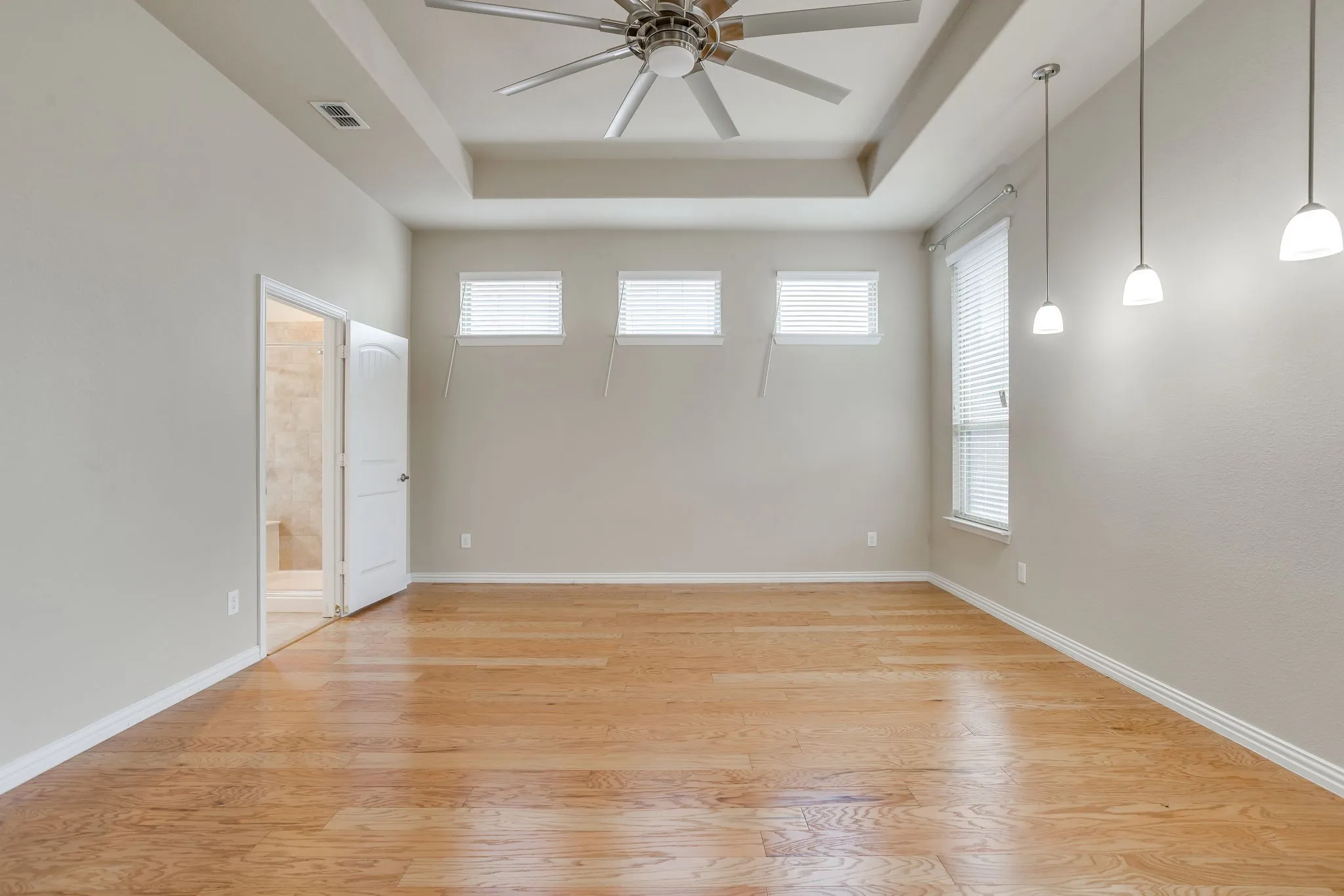 Single Family Residence For Sale in Parker County , 133 Mineral Point Drive, Aledo, Texas 76008, 3 Bedroom, 3 Bathroom, 2 Garage spaces, 2,210 Sqft, built in 2016, mls#21401470, Real Estate Agent in Aledo, Homes For Sale in Parker county, Homes For Sale in Aledo, Realtor in Aledo Texas, Real Estate Brokerage Independent Realty Texas, Luminita Cordes Realtor