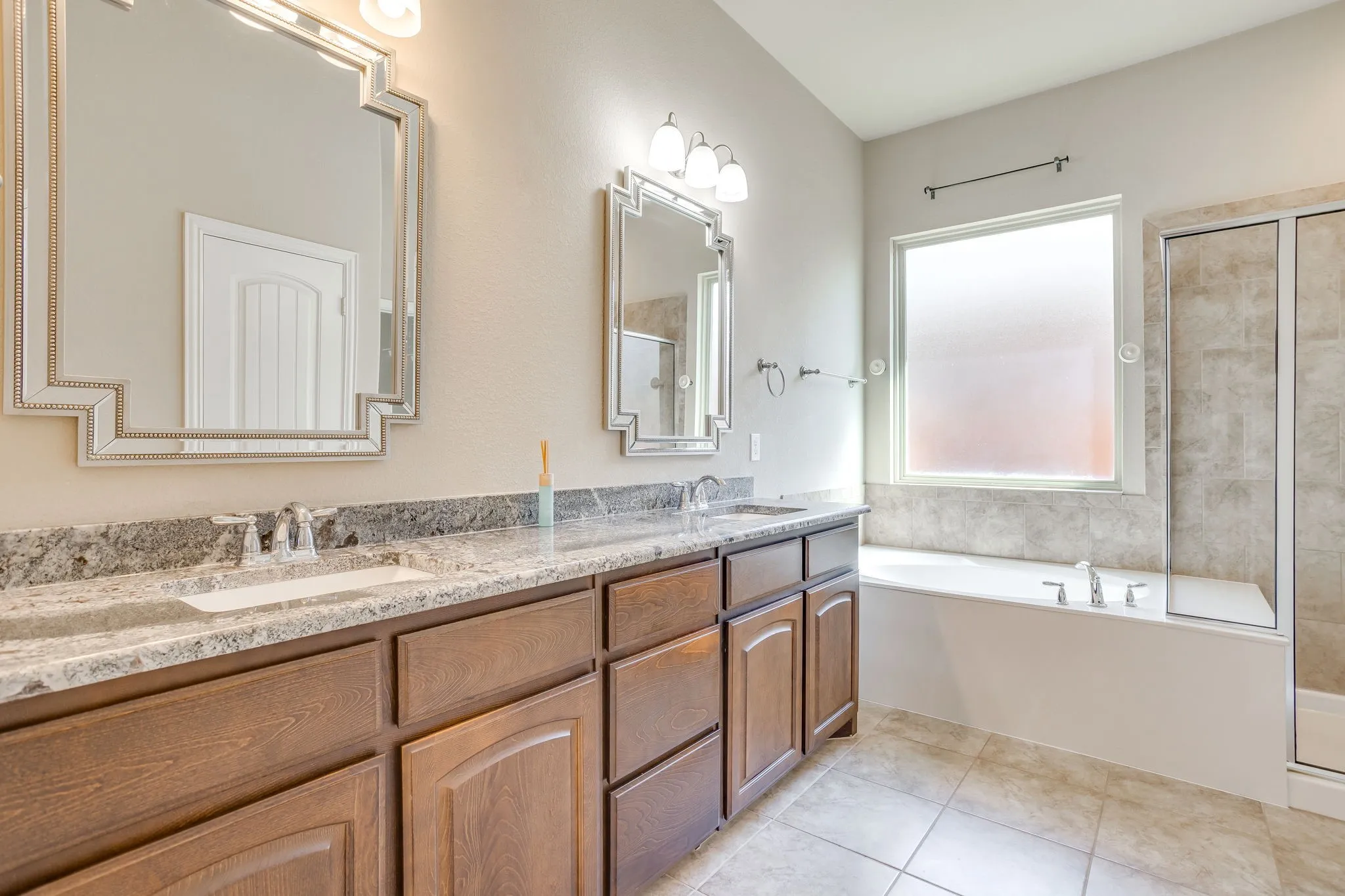 Single Family Residence For Sale in Parker County , 133 Mineral Point Drive, Aledo, Texas 76008, 3 Bedroom, 3 Bathroom, 2 Garage spaces, 2,210 Sqft, built in 2016, mls#21401470, Real Estate Agent in Aledo, Homes For Sale in Parker county, Homes For Sale in Aledo, Realtor in Aledo Texas, Real Estate Brokerage Independent Realty Texas, Luminita Cordes Realtor