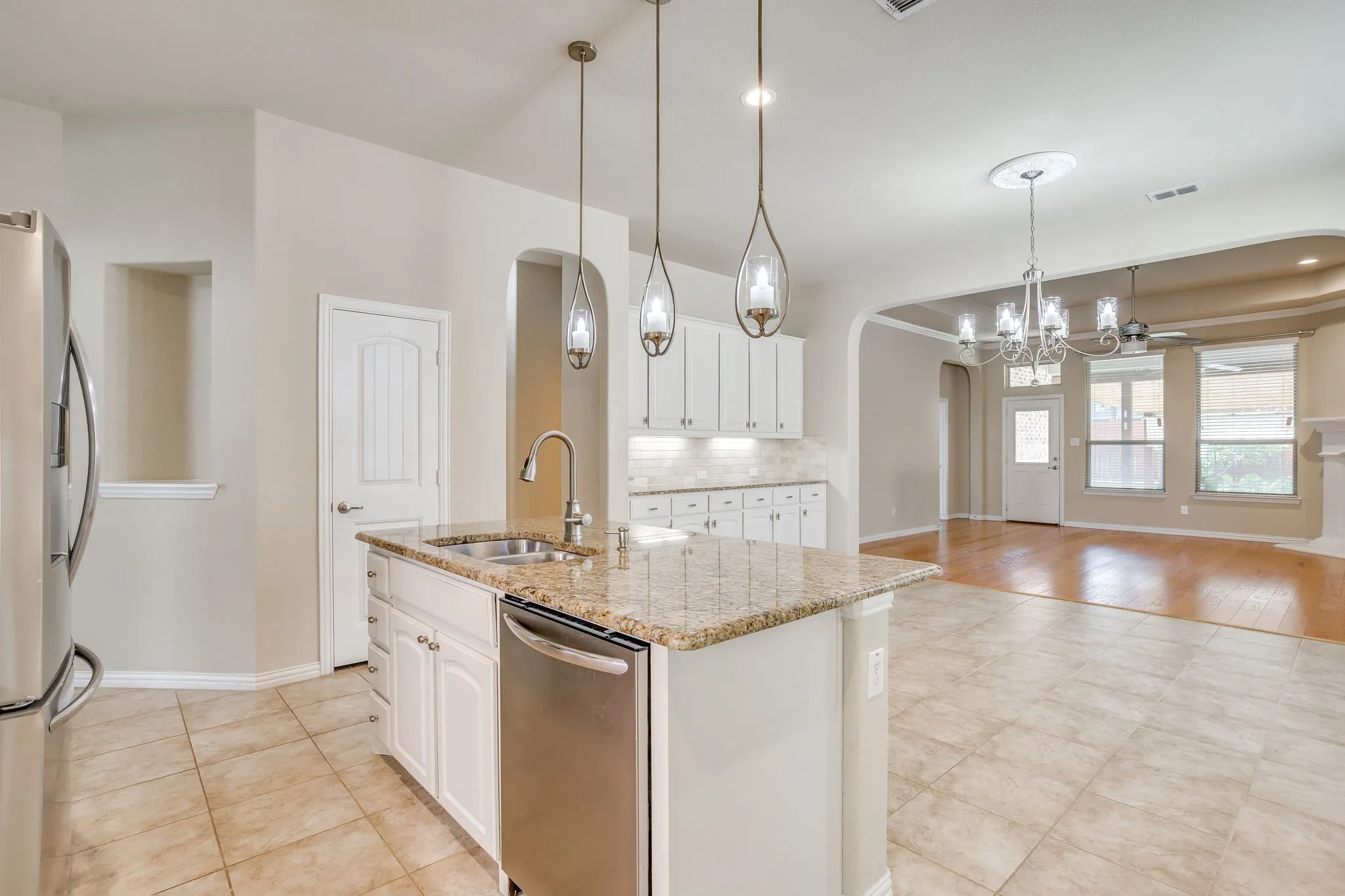 Single Family Residence For Sale in Parker County , 133 Mineral Point Drive, Aledo, Texas 76008, 3 Bedroom, 3 Bathroom, 2 Garage spaces, 2,210 Sqft, built in 2016, mls#21401470, Real Estate Agent in Aledo, Homes For Sale in Parker county, Homes For Sale in Aledo, Realtor in Aledo Texas, Real Estate Brokerage Independent Realty Texas, Luminita Cordes Realtor