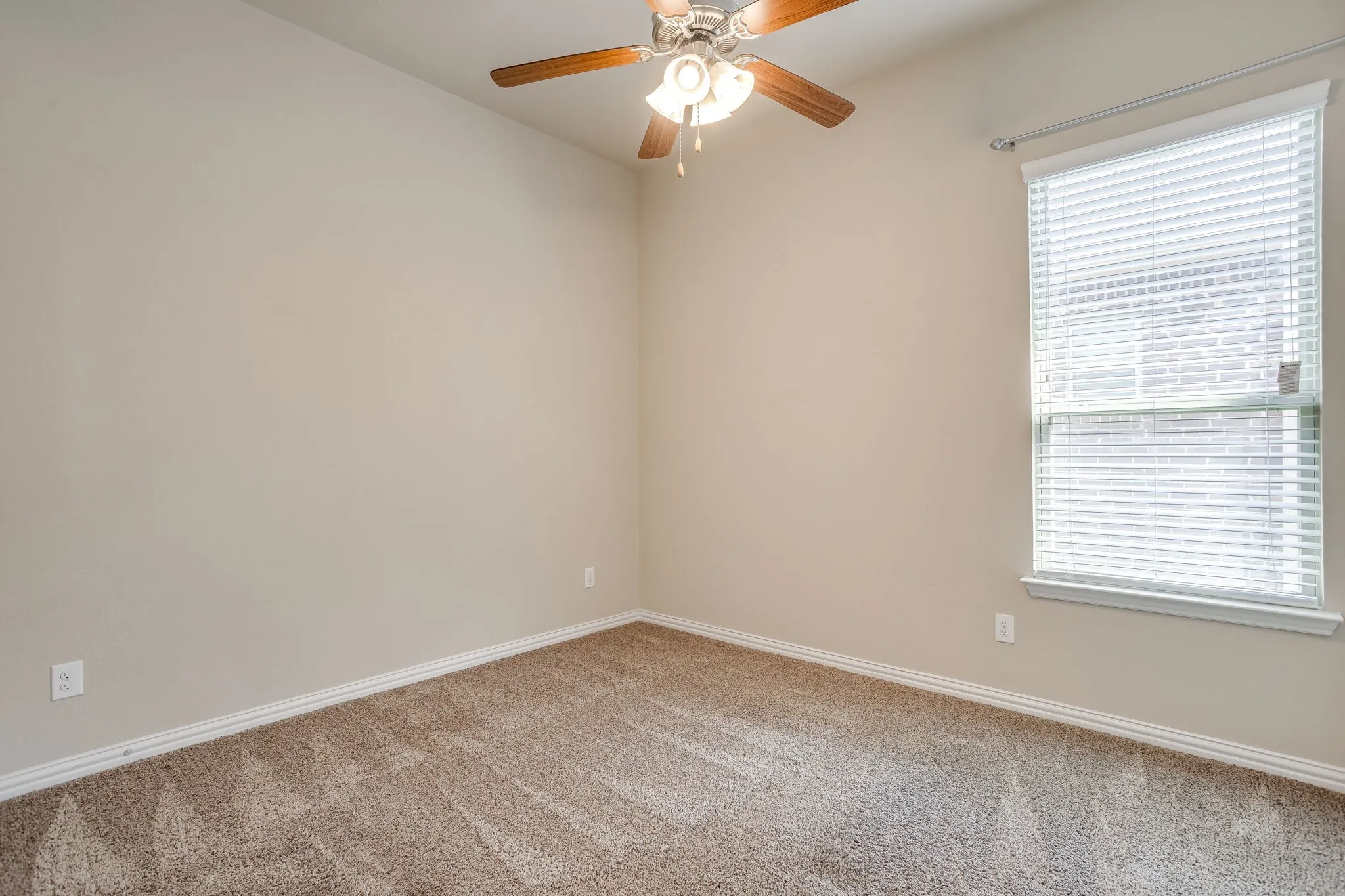 Single Family Residence For Sale in Parker County , 133 Mineral Point Drive, Aledo, Texas 76008, 3 Bedroom, 3 Bathroom, 2 Garage spaces, 2,210 Sqft, built in 2016, mls#21401470, Real Estate Agent in Aledo, Homes For Sale in Parker county, Homes For Sale in Aledo, Realtor in Aledo Texas, Real Estate Brokerage Independent Realty Texas, Luminita Cordes Realtor