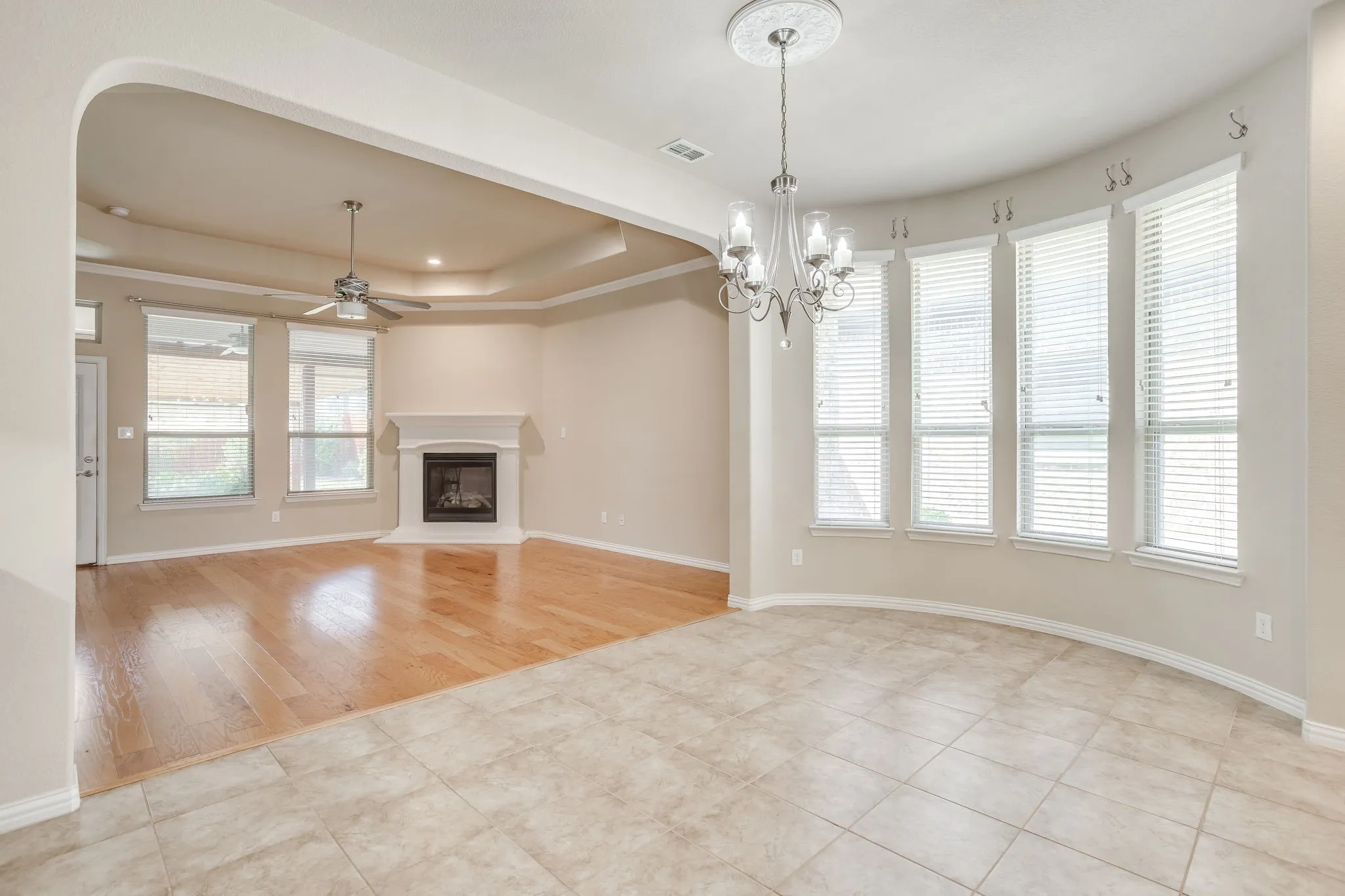Single Family Residence For Sale in Parker County , 133 Mineral Point Drive, Aledo, Texas 76008, 3 Bedroom, 3 Bathroom, 2 Garage spaces, 2,210 Sqft, built in 2016, mls#21401470, Real Estate Agent in Aledo, Homes For Sale in Parker county, Homes For Sale in Aledo, Realtor in Aledo Texas, Real Estate Brokerage Independent Realty Texas, Luminita Cordes Realtor