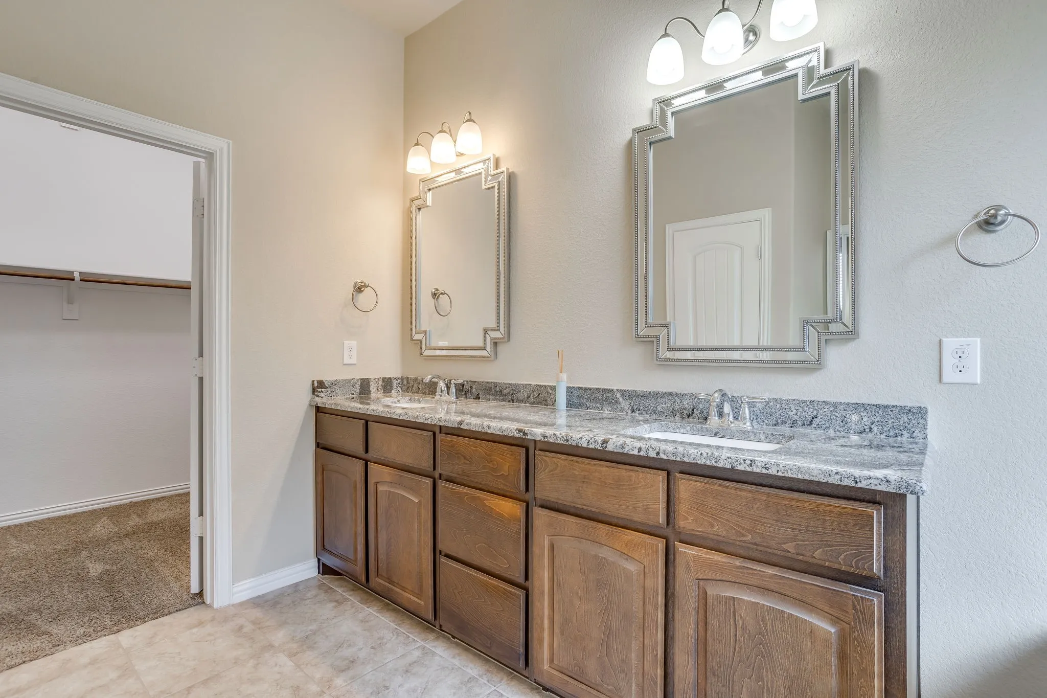 Single Family Residence For Sale in Parker County , 133 Mineral Point Drive, Aledo, Texas 76008, 3 Bedroom, 3 Bathroom, 2 Garage spaces, 2,210 Sqft, built in 2016, mls#21401470, Real Estate Agent in Aledo, Homes For Sale in Parker county, Homes For Sale in Aledo, Realtor in Aledo Texas, Real Estate Brokerage Independent Realty Texas, Luminita Cordes Realtor
