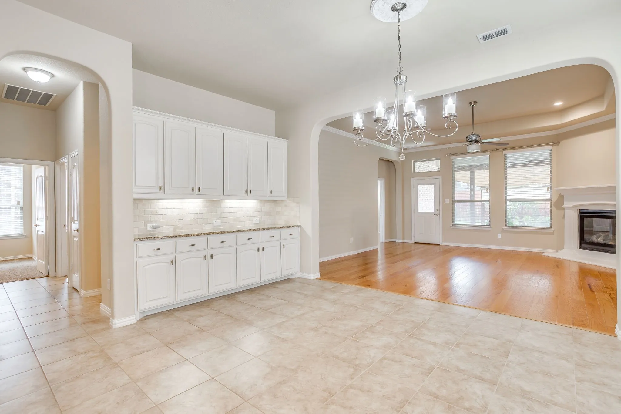 Single Family Residence For Sale in Parker County , 133 Mineral Point Drive, Aledo, Texas 76008, 3 Bedroom, 3 Bathroom, 2 Garage spaces, 2,210 Sqft, built in 2016, mls#21401470, Real Estate Agent in Aledo, Homes For Sale in Parker county, Homes For Sale in Aledo, Realtor in Aledo Texas, Real Estate Brokerage Independent Realty Texas, Luminita Cordes Realtor
