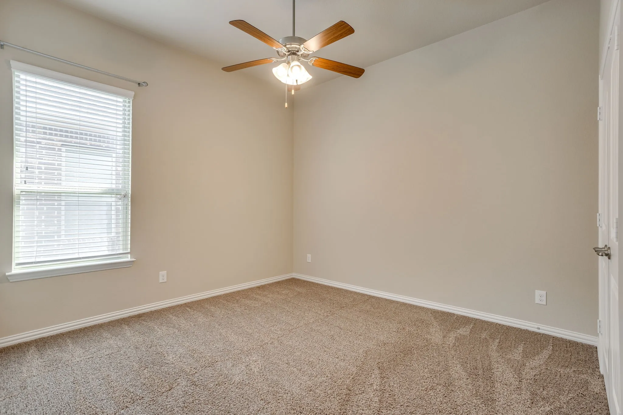 Single Family Residence For Sale in Parker County , 133 Mineral Point Drive, Aledo, Texas 76008, 3 Bedroom, 3 Bathroom, 2 Garage spaces, 2,210 Sqft, built in 2016, mls#21401470, Real Estate Agent in Aledo, Homes For Sale in Parker county, Homes For Sale in Aledo, Realtor in Aledo Texas, Real Estate Brokerage Independent Realty Texas, Luminita Cordes Realtor