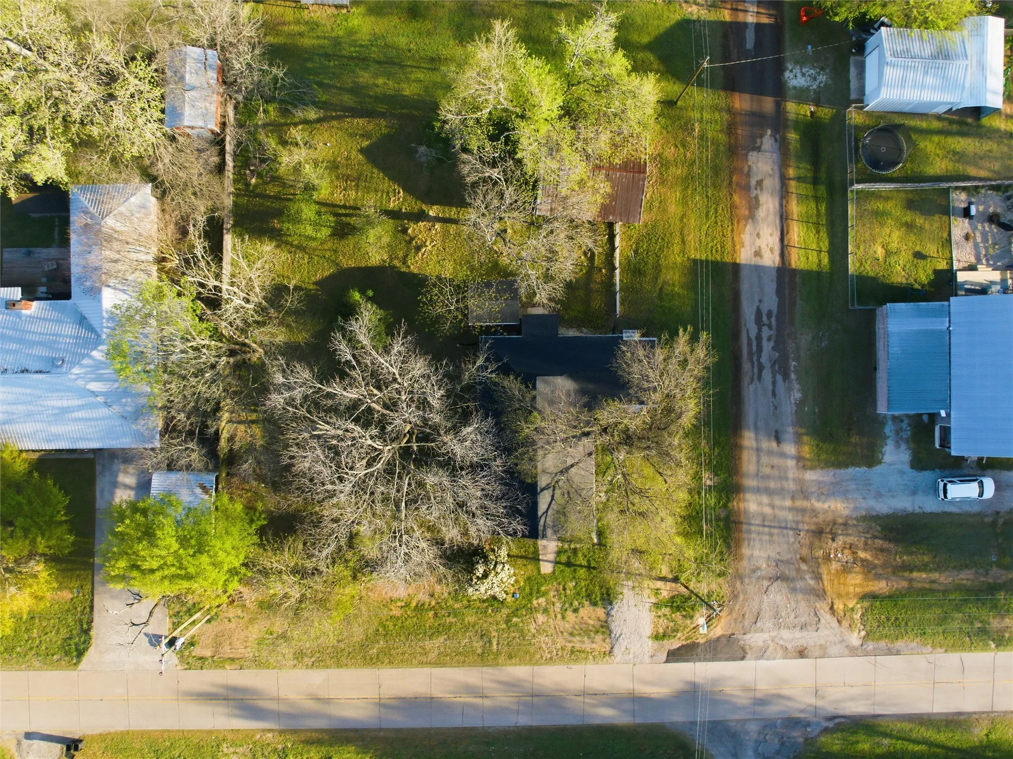 Single Family Residence For Rent in Limestone County , 300 S 2nd Street, Tehuacana, Texas 76686, 3 Bedroom, 2 Bathroom, Garage spaces, 1,496 Sqft, built in 1951, mls#21401407, Real Estate Agent in Tehuacana, Homes For Rent in Limestone county, Homes For Rent in Tehuacana, Realtor in Tehuacana Texas, Real Estate Brokerage Independent Realty Texas, Luminita Cordes Realtor